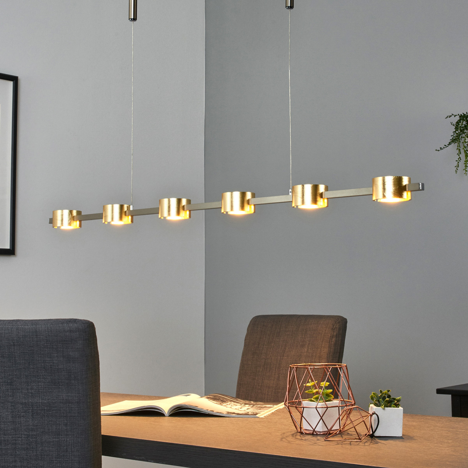Ädel guldfinish - LED-taklampan Niro, dimmbar