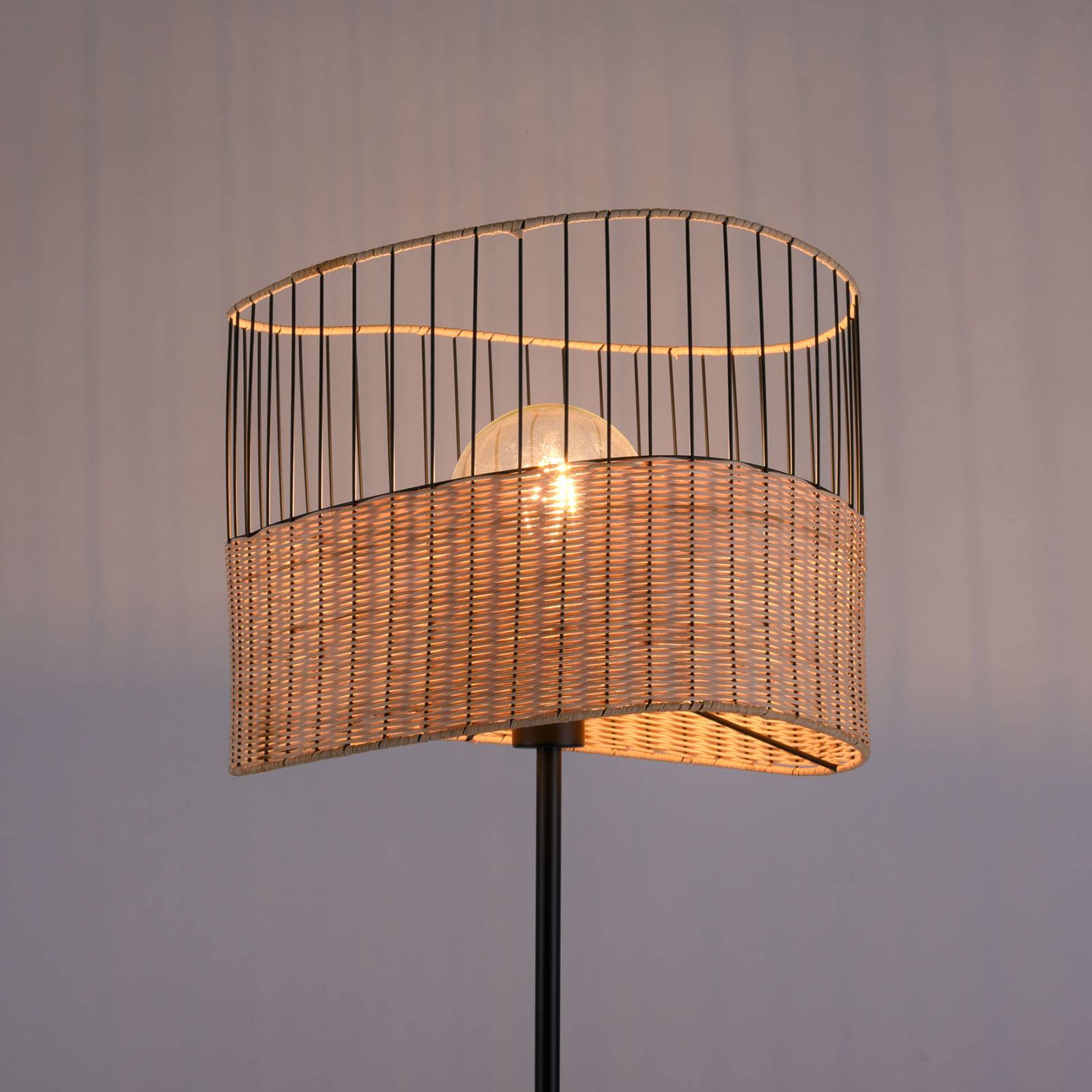 Golvlampa Reed av trä och metall