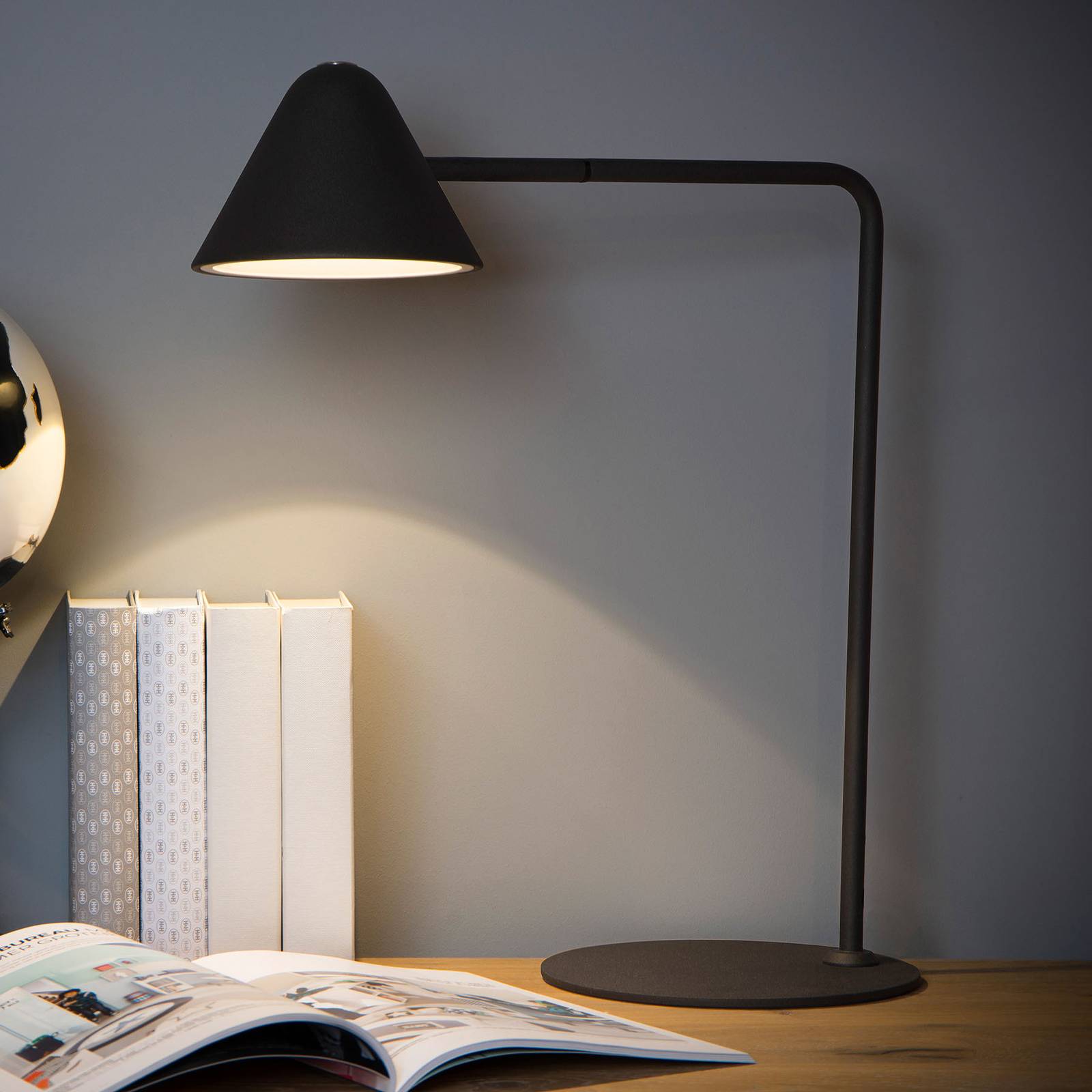 LED-skrivbordslampa Devon, svart