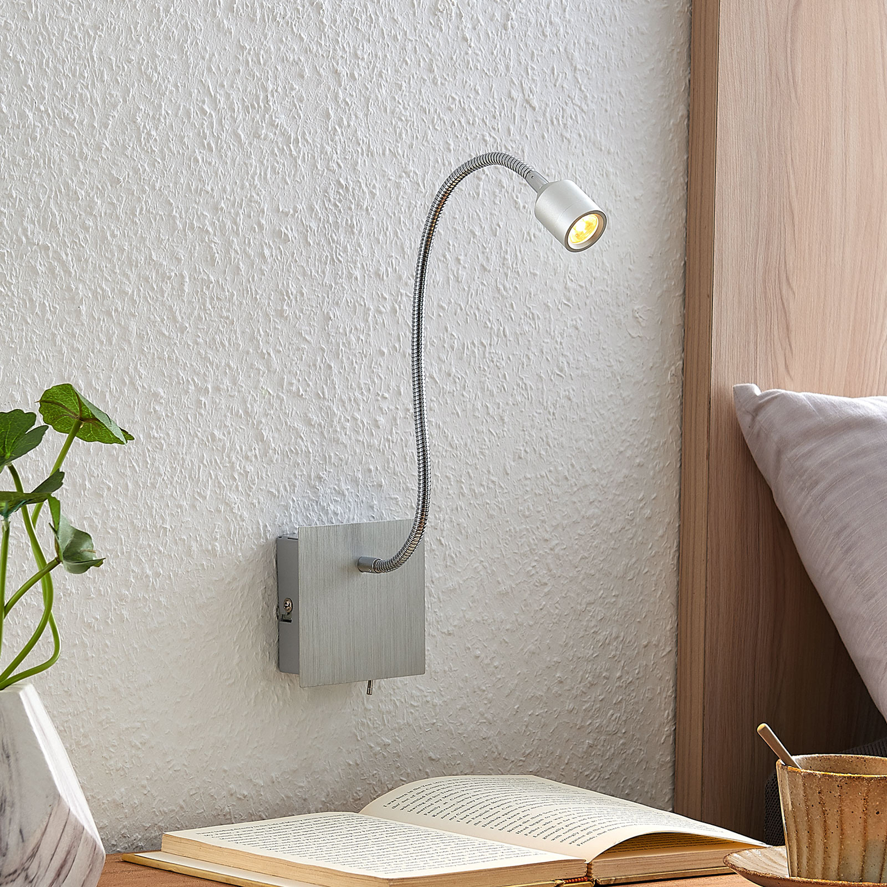 Lindby Anjalee LED-vägglampa, flexarm