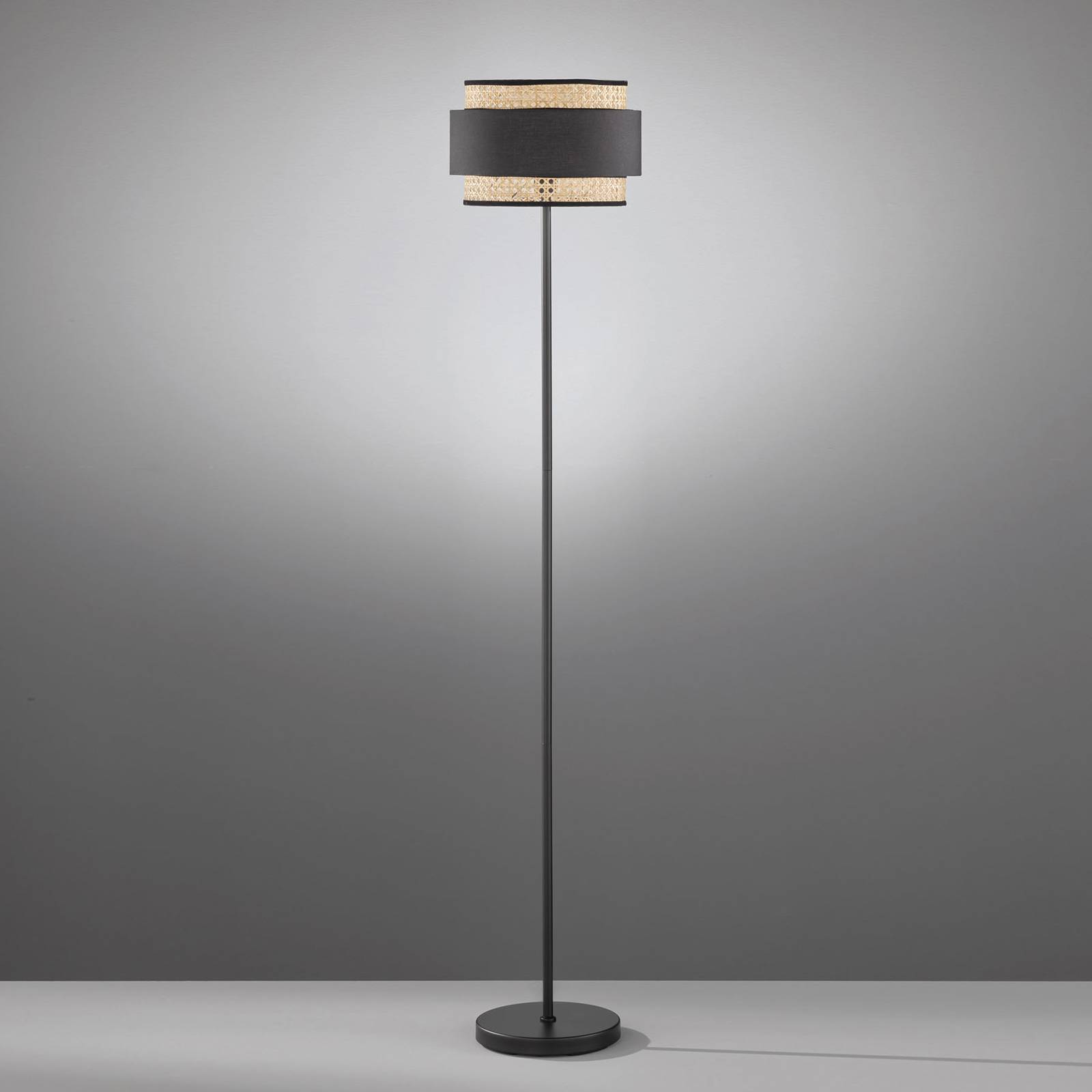 Golvlampa Tape med rottingskärm