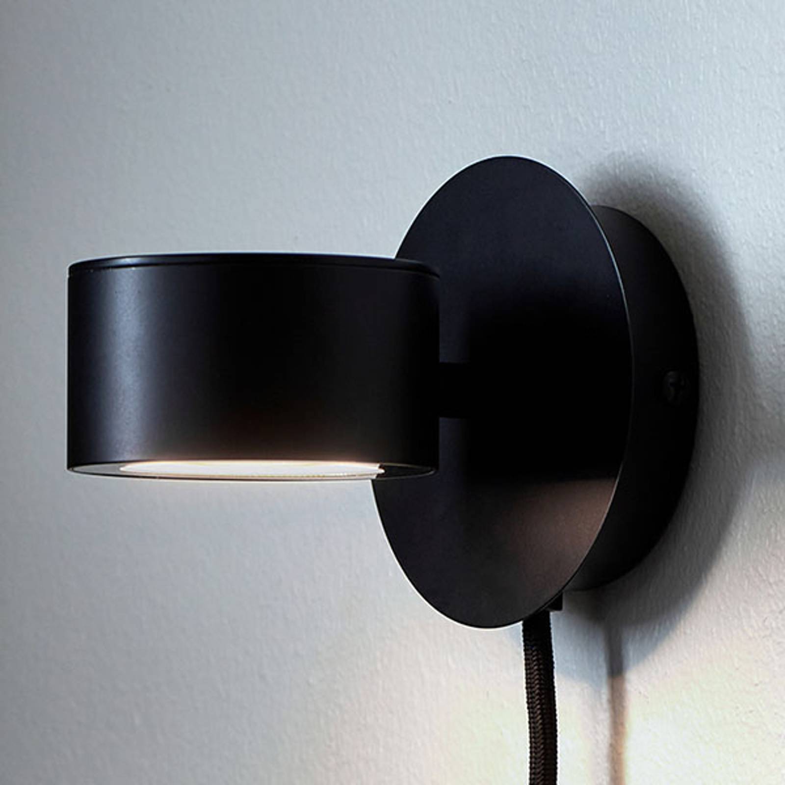LED-vägglampa Clyde med kontakt och dimmer