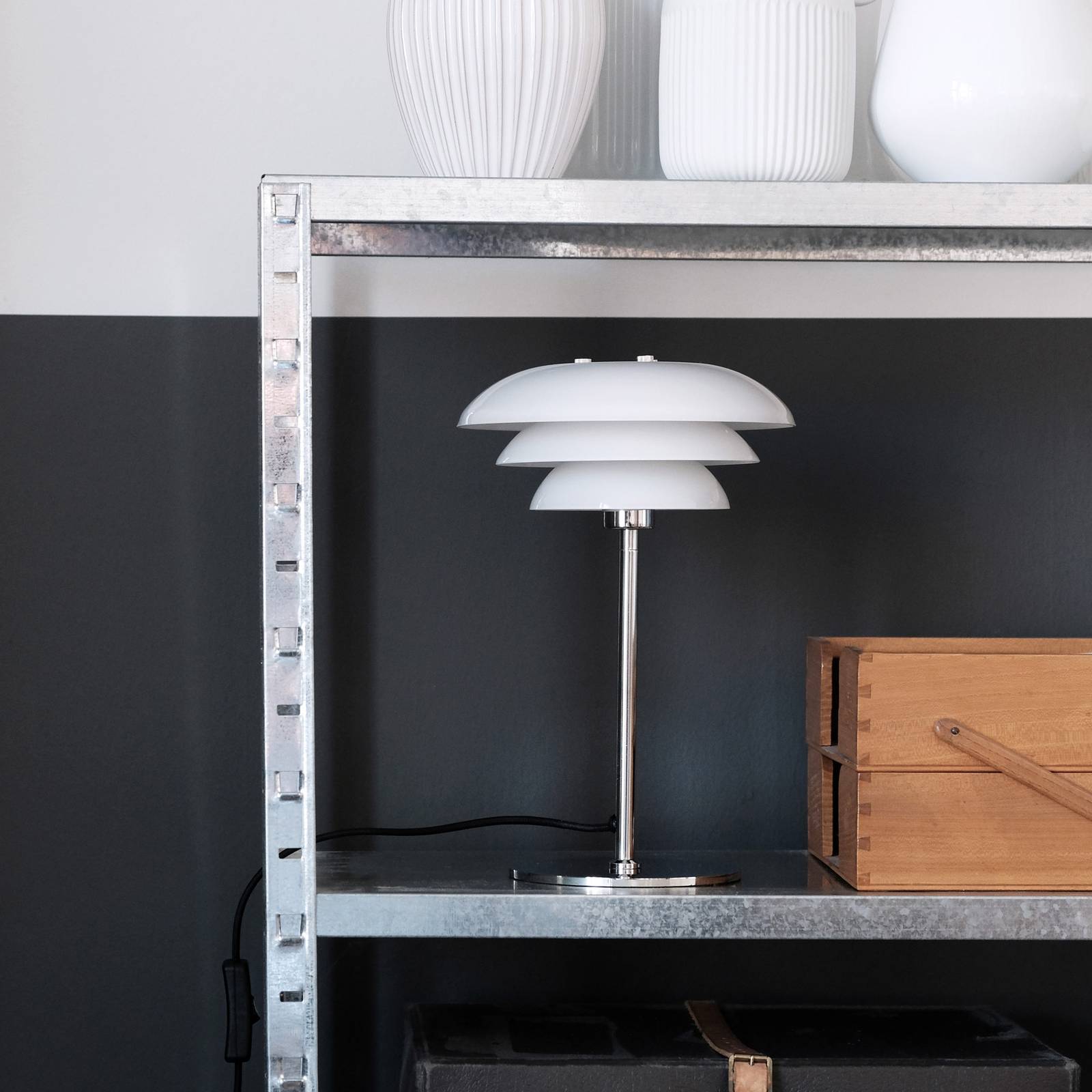 Dyberg Larsen DL20 bordslampa med glasskärm