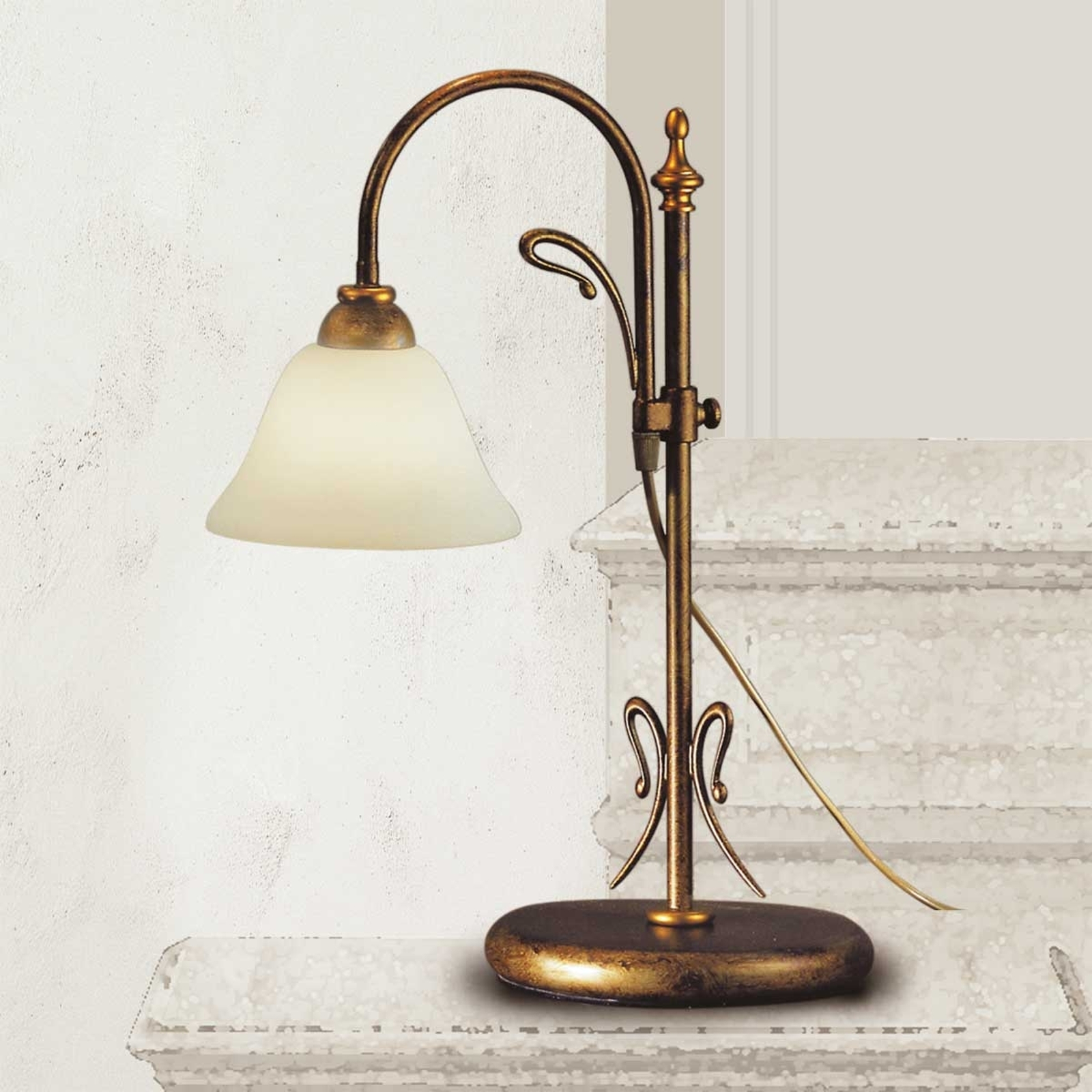 Antikbehandlad bordslampa Robin