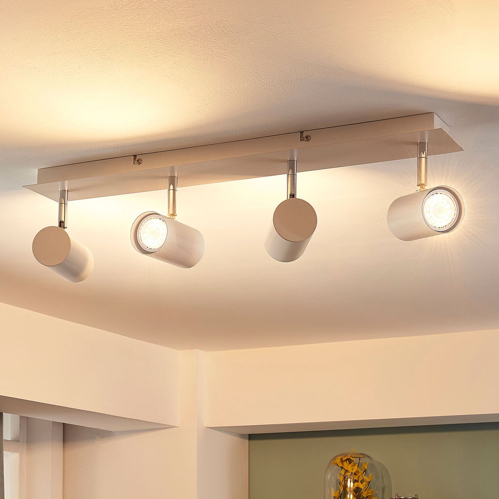 Takspotlight Iluk med vit finish, LED 4 ljuskällor