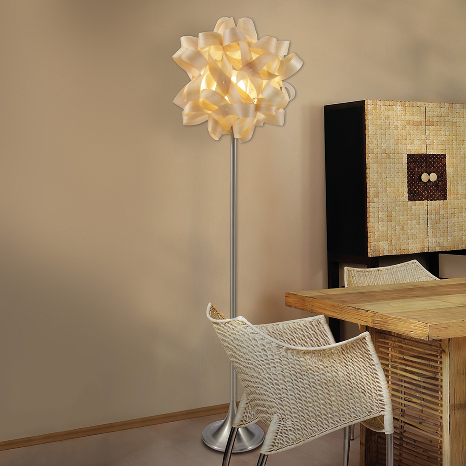 Snygg bordslampa Tibelia