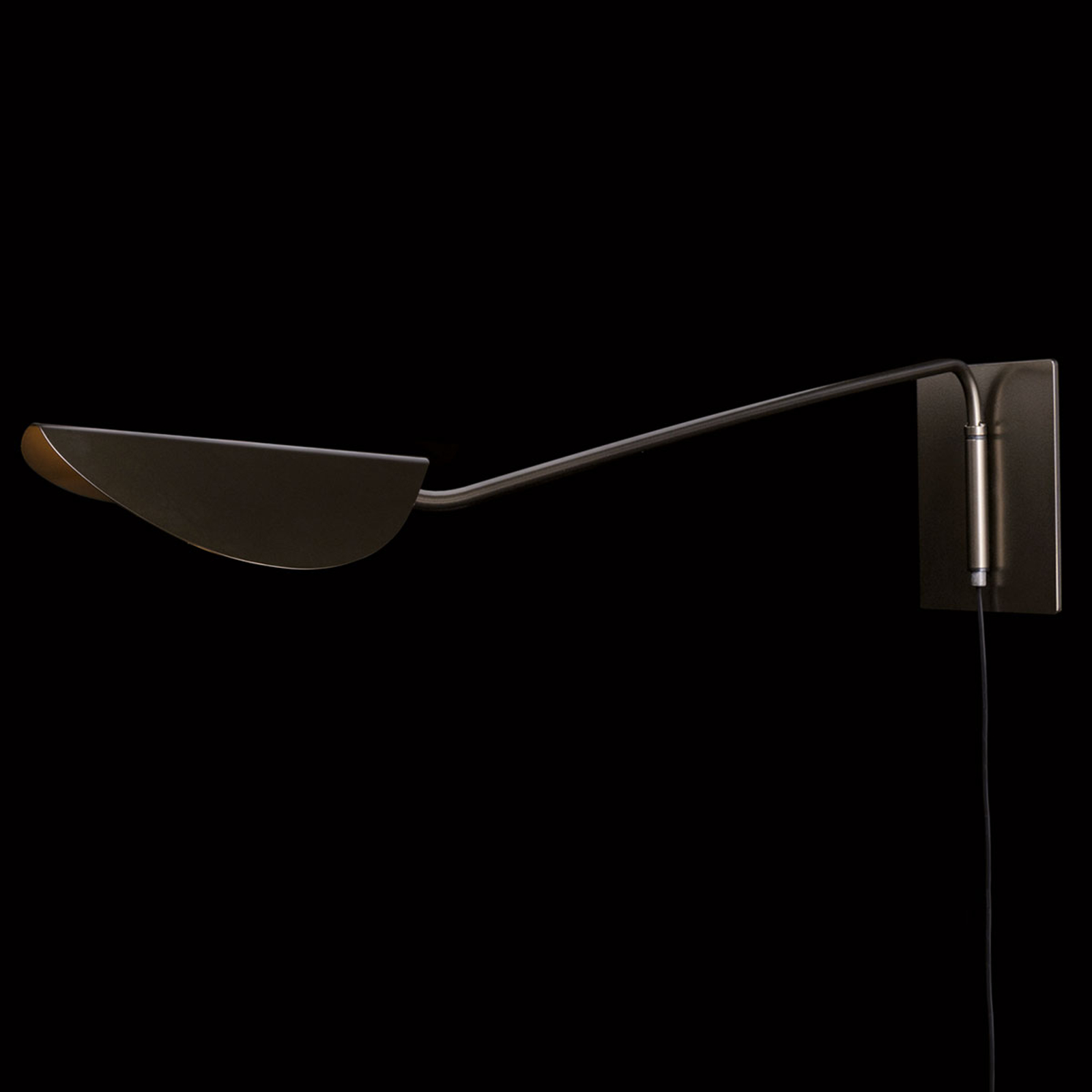 Oluce Plume vägglampa - djup 80 cm