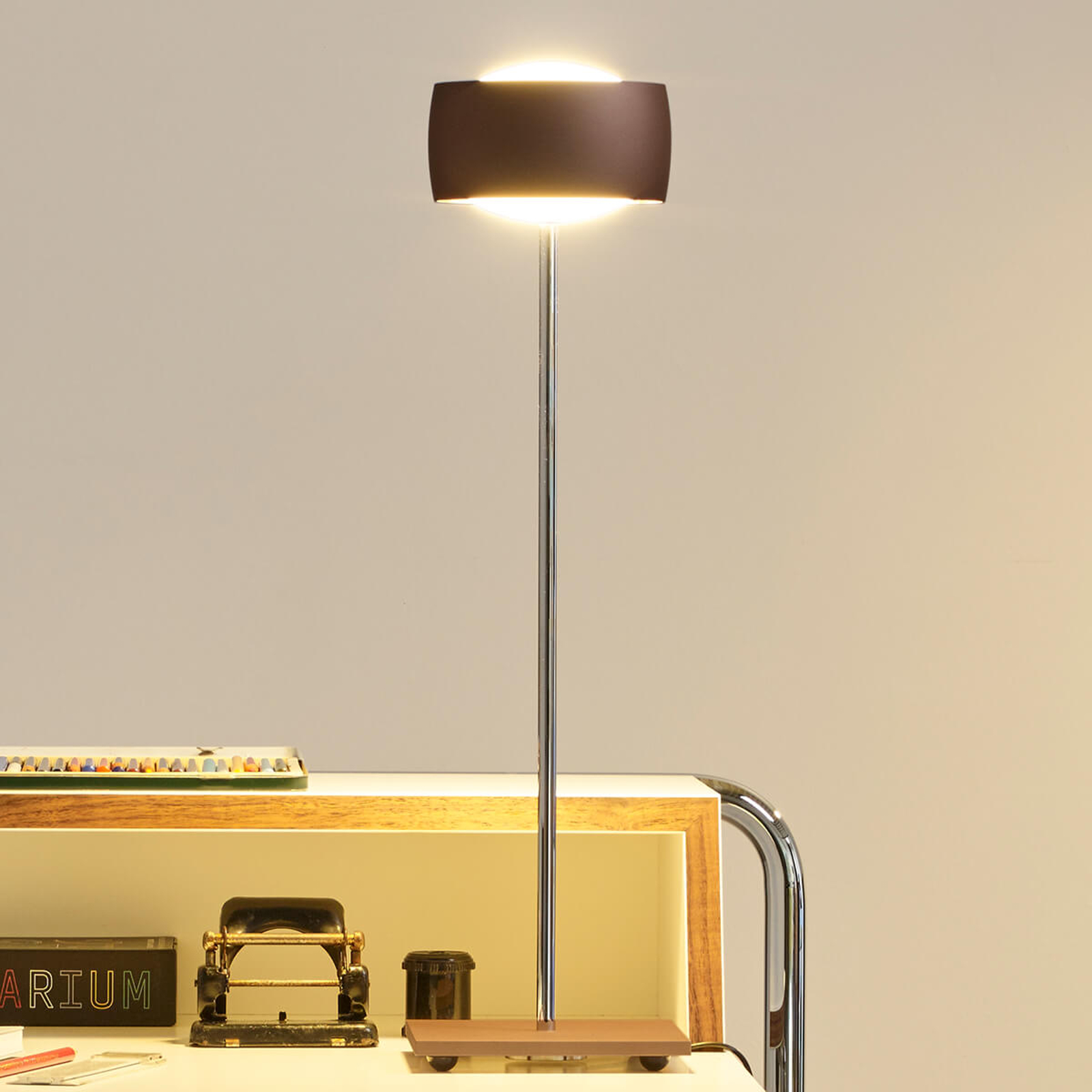 Med gestigenkänning – LED-bordslampa Grace brun