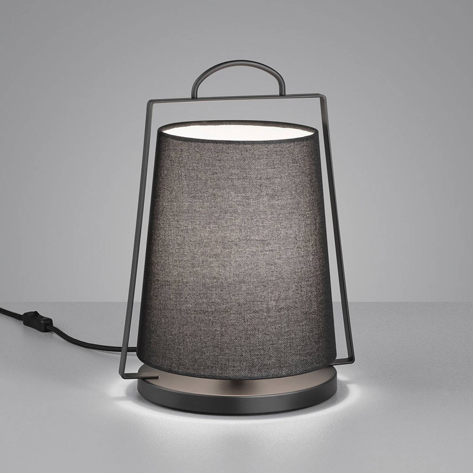 Helestra Uka bordslampa med tygskärm svart