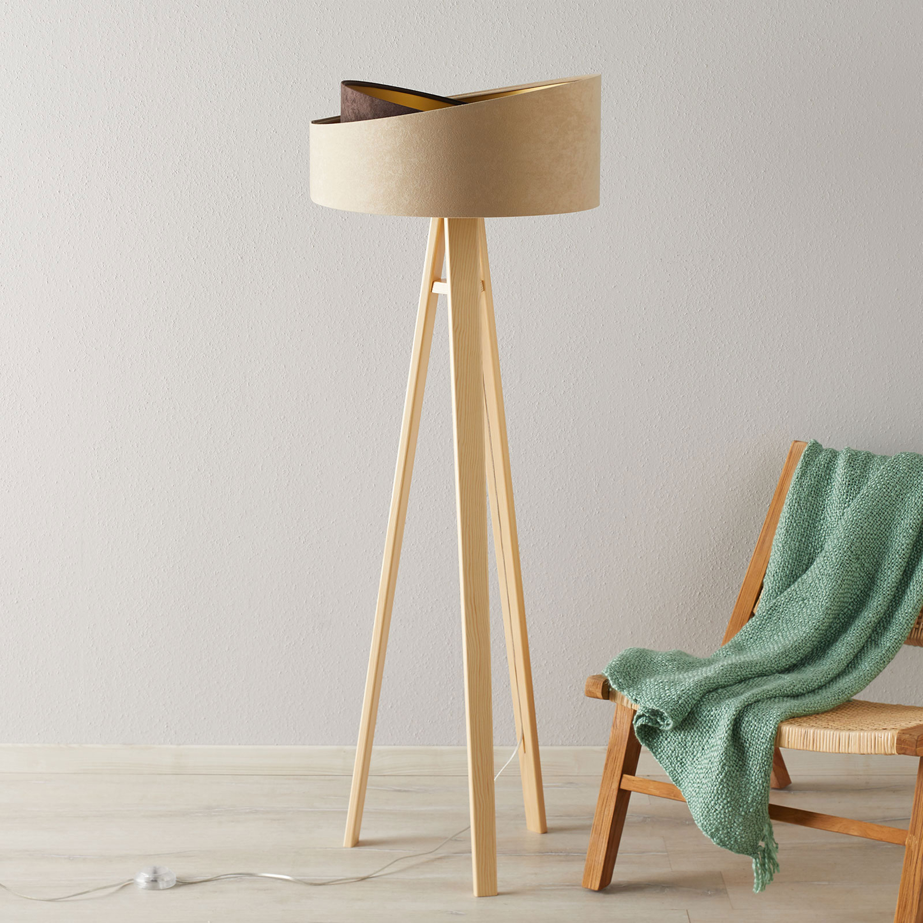 Golvlampa Arianna med skiktad look