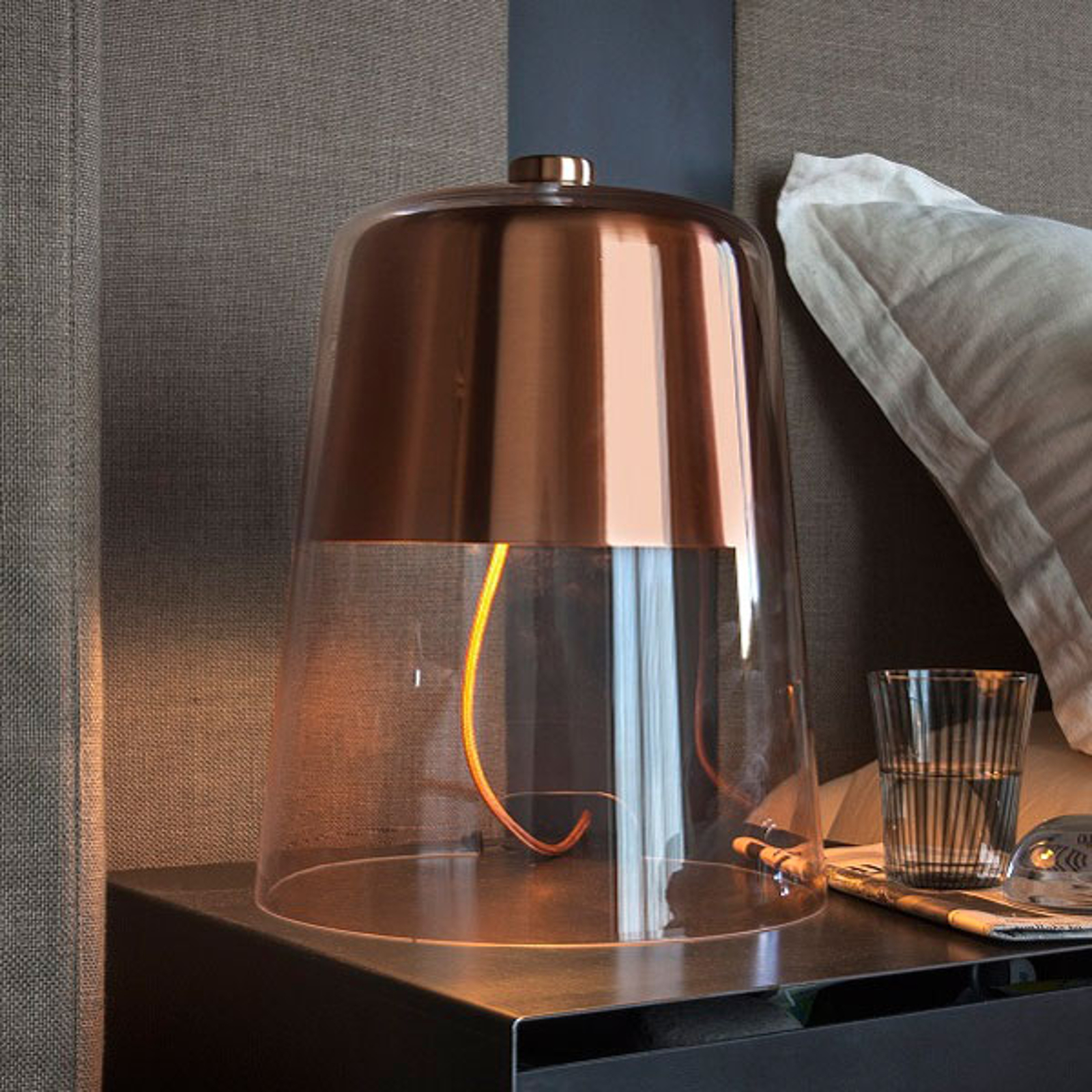 Oluce Semplice - dimbar bordslampa, koppar