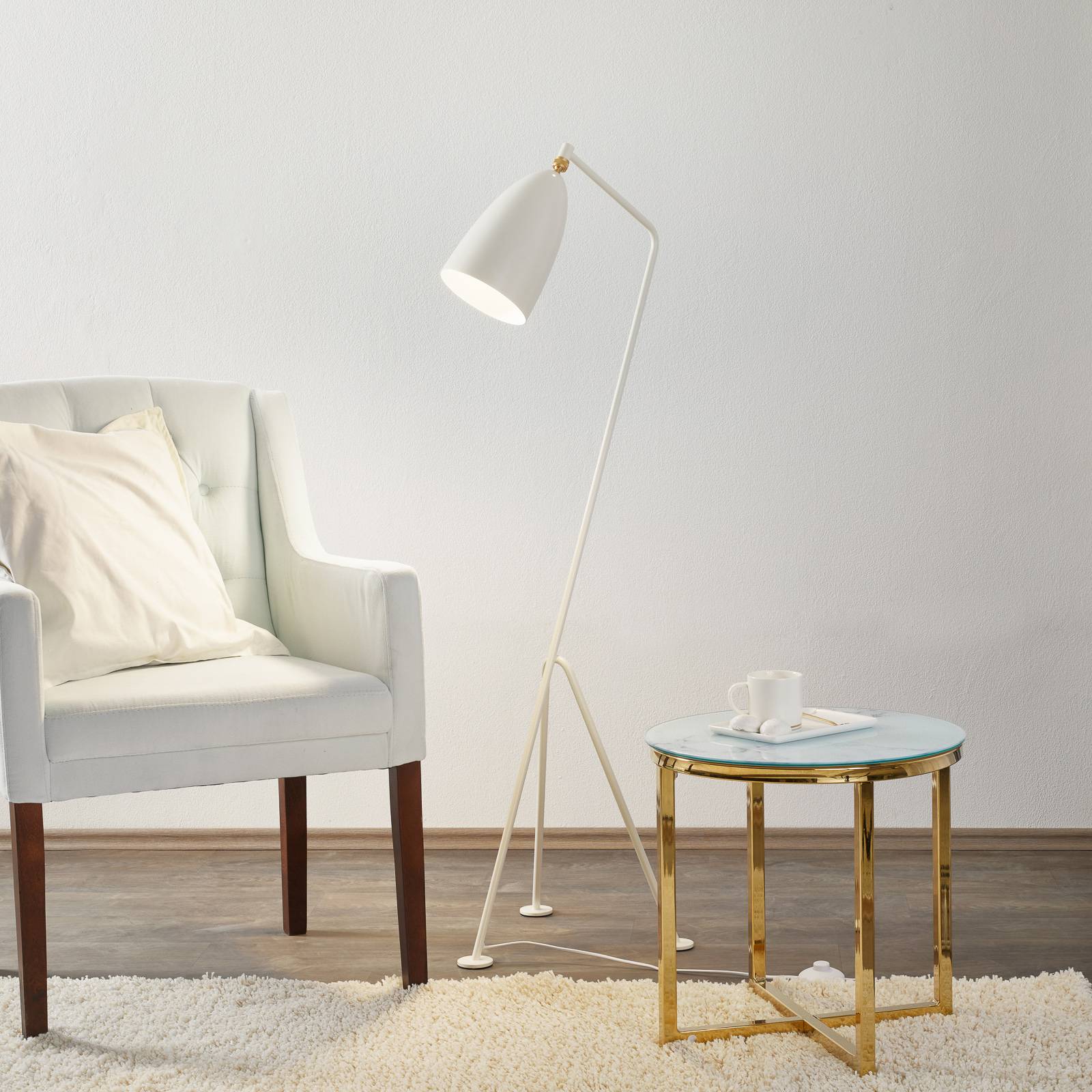 GUBI Gräshoppa trebent golvlampa, vit