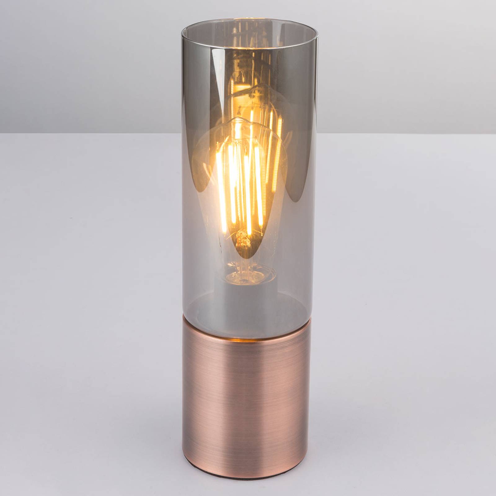 Annika – cylindrisk bordslampa i koppar