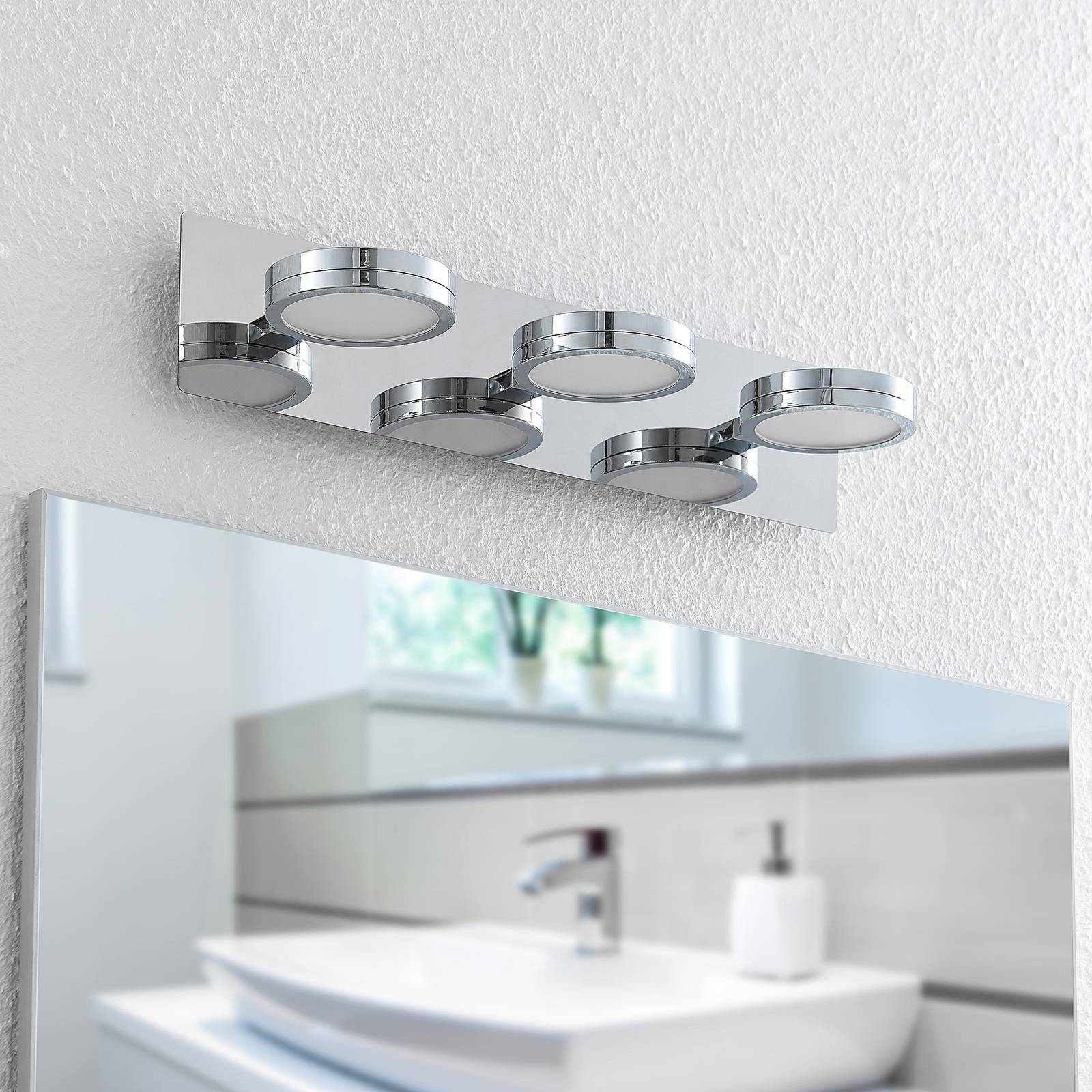 Lindby Skrolla LED-vägglampa för badrum, 3 lampor