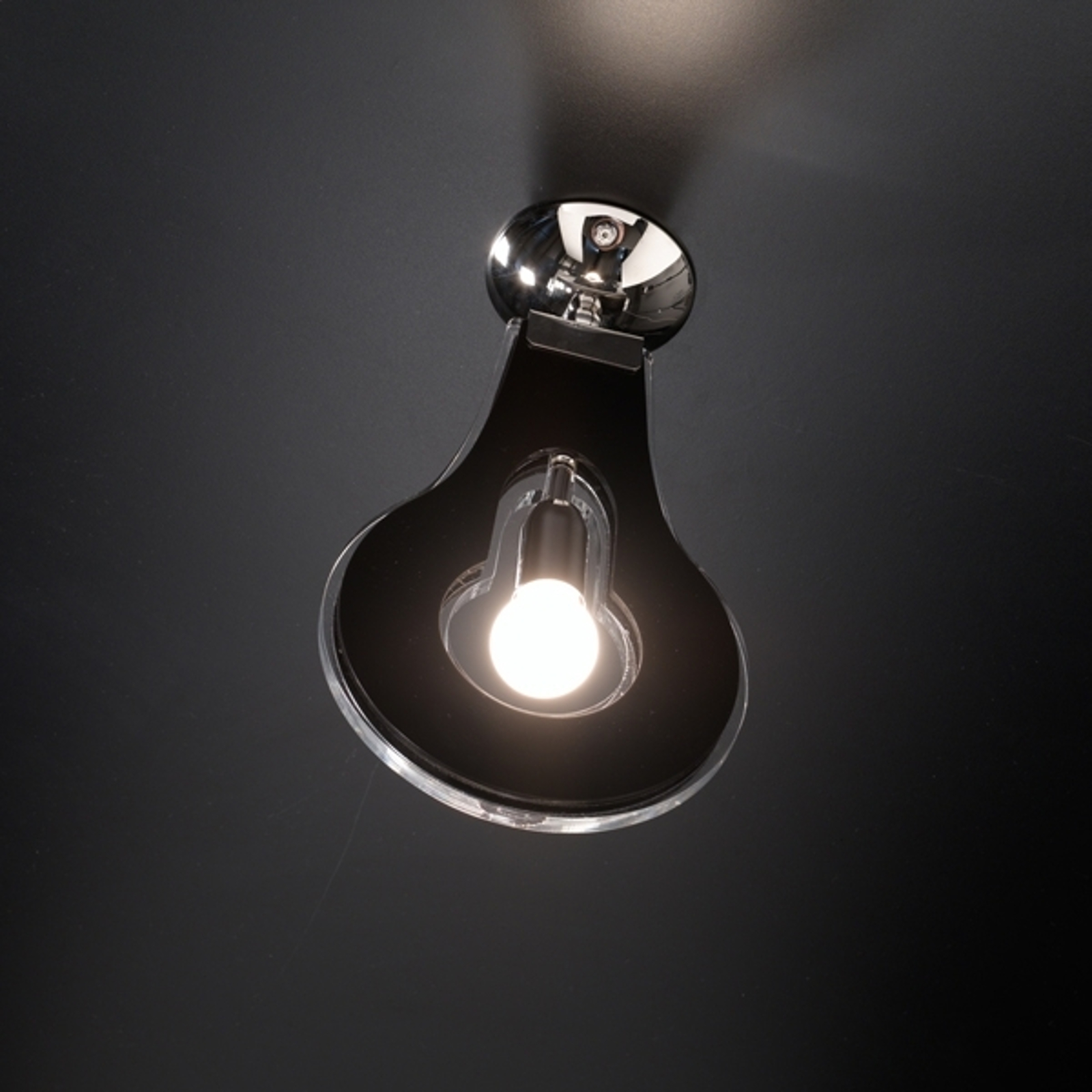 Svart, originell taklampa Flat