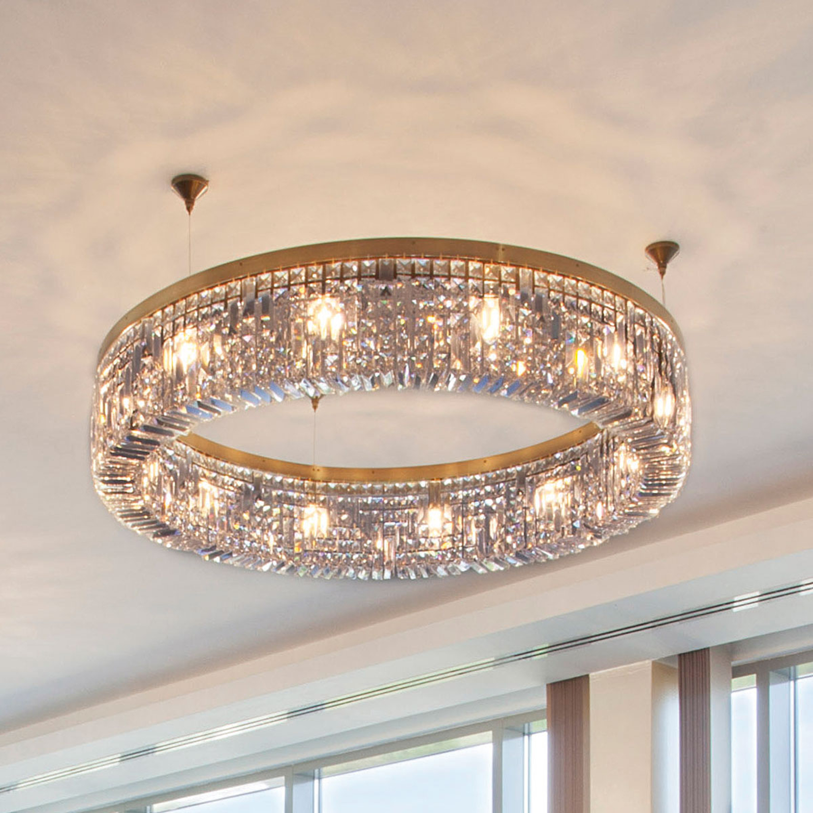 Glänsande kristalltaklampa Ring 110 cm guld