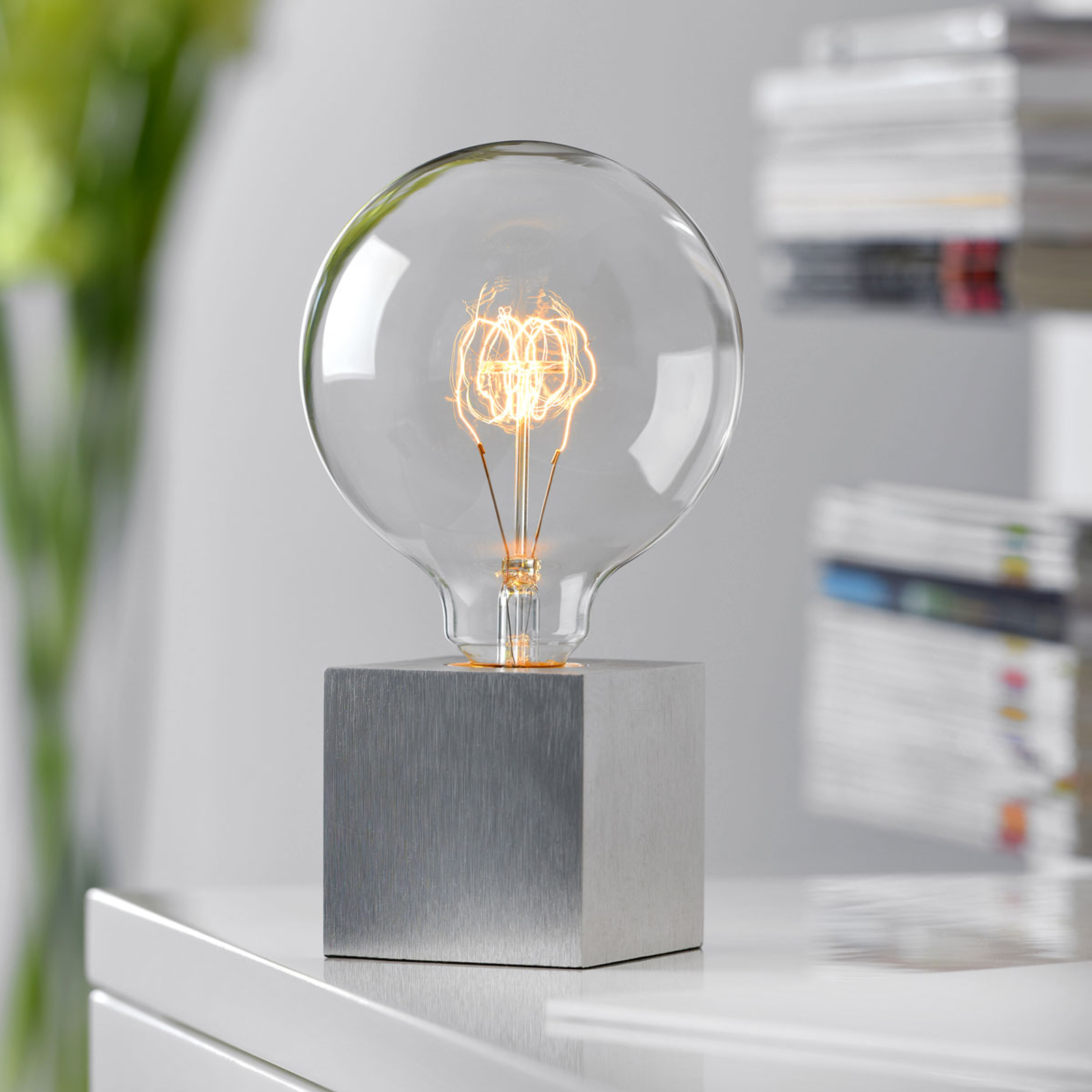 Bordslampa Cubic, aluminiumfärgad