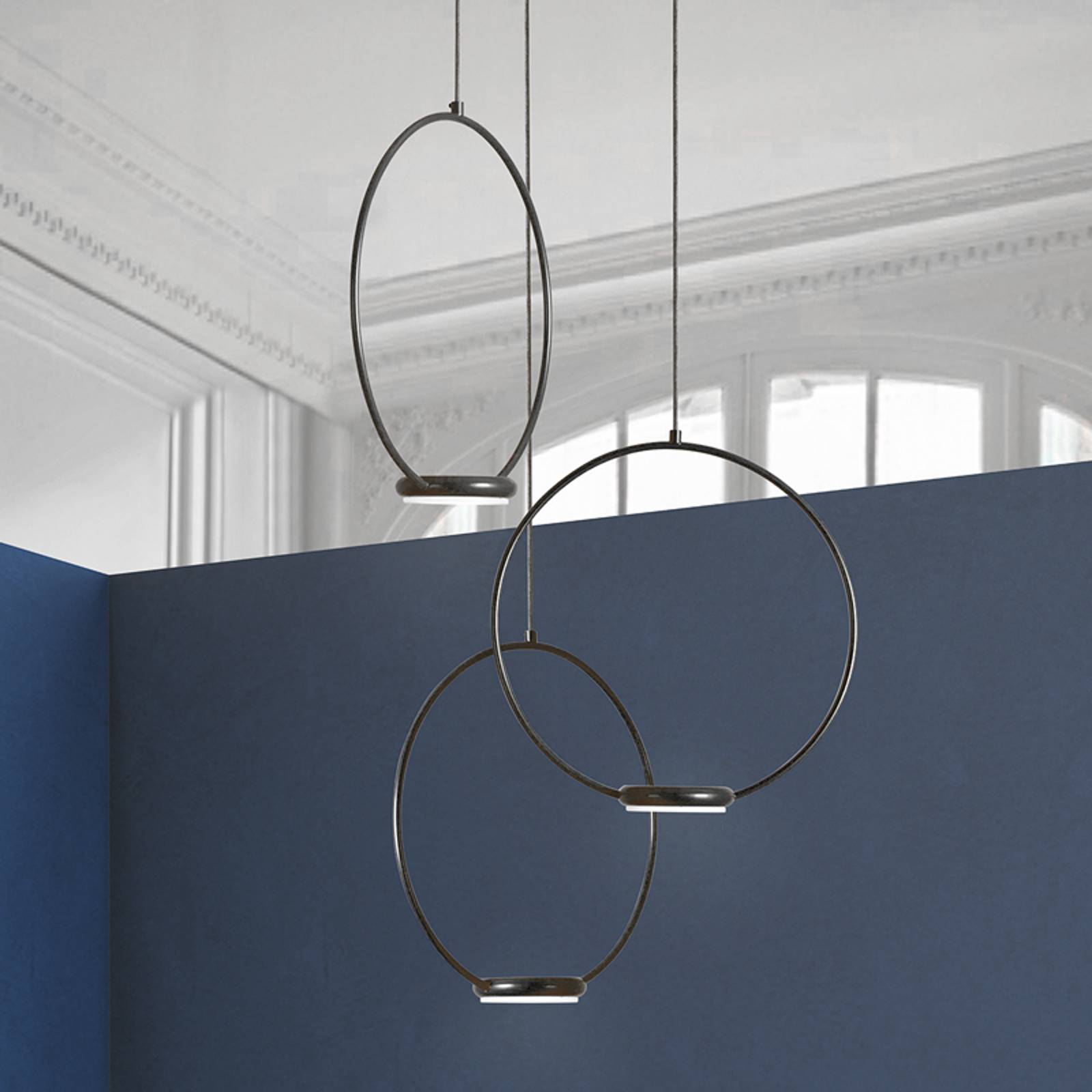 LED-taklampa Odigiotto i svart, tre ljuskällor
