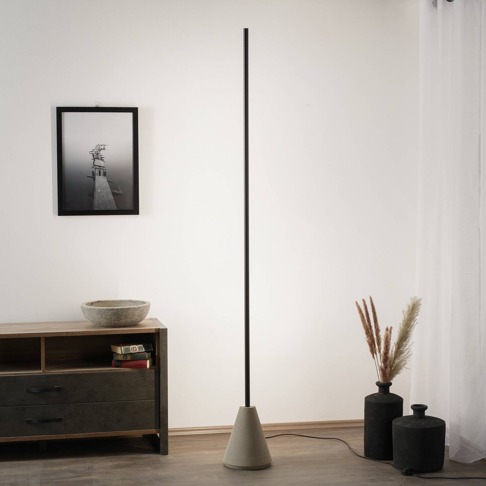Karman Cupido LED-golvlampa, justerbar vit via App