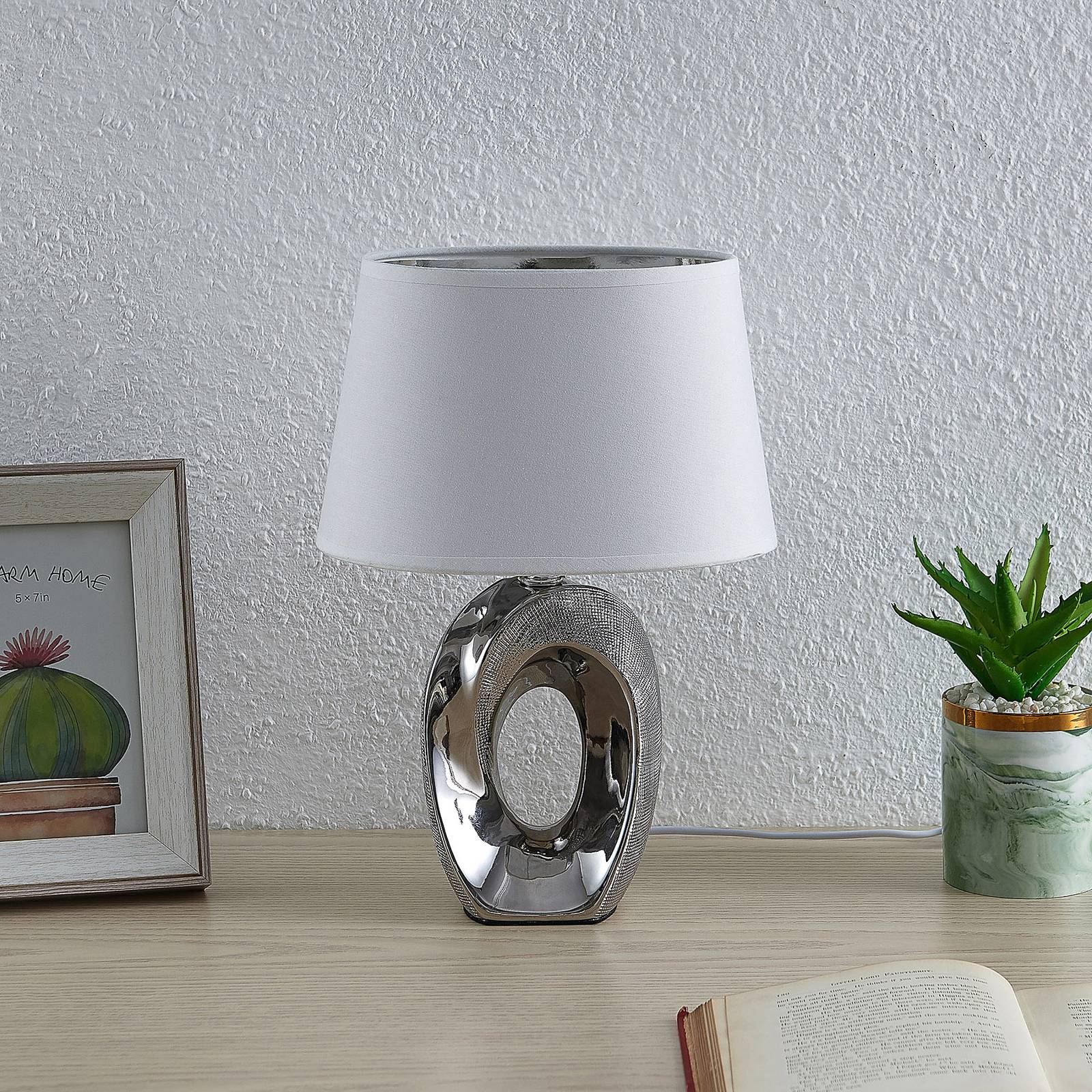 Lindby Alenja bordslampa av keramik och tyg