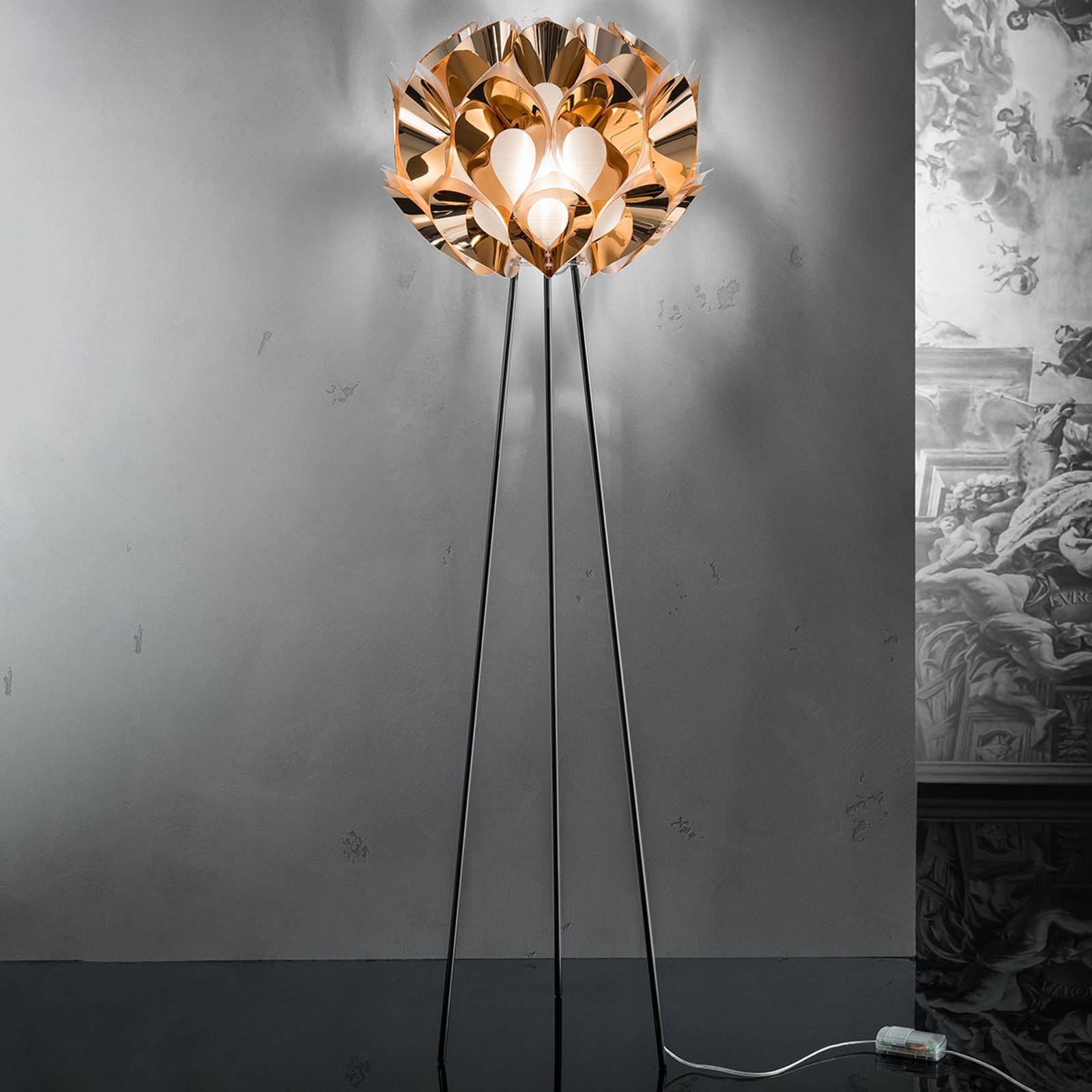 Flora - designer-golvlampa i koppar