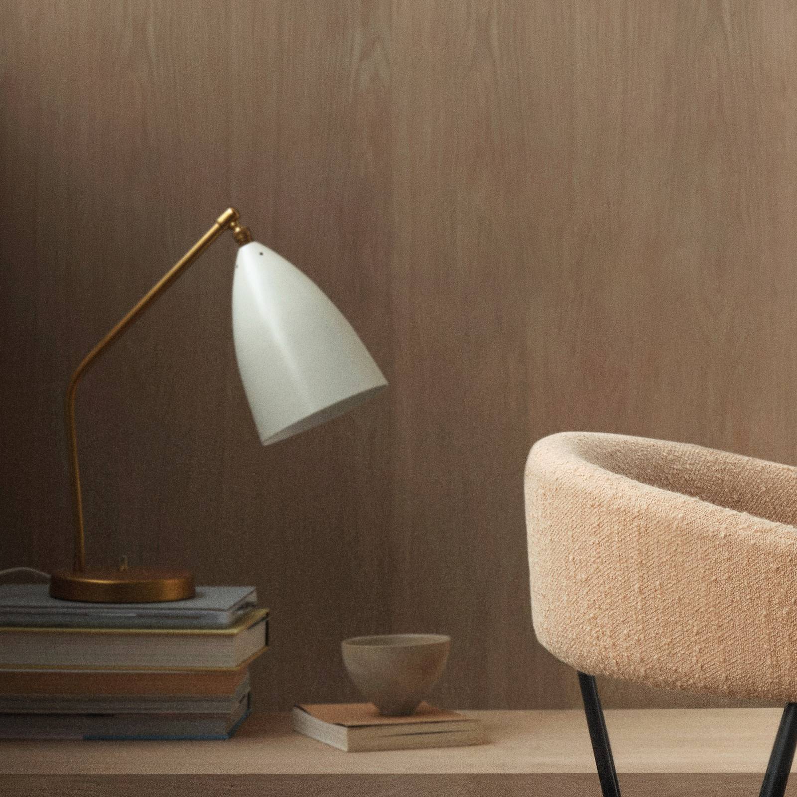 GUBI Gräshoppa trebent bordslampa, vit