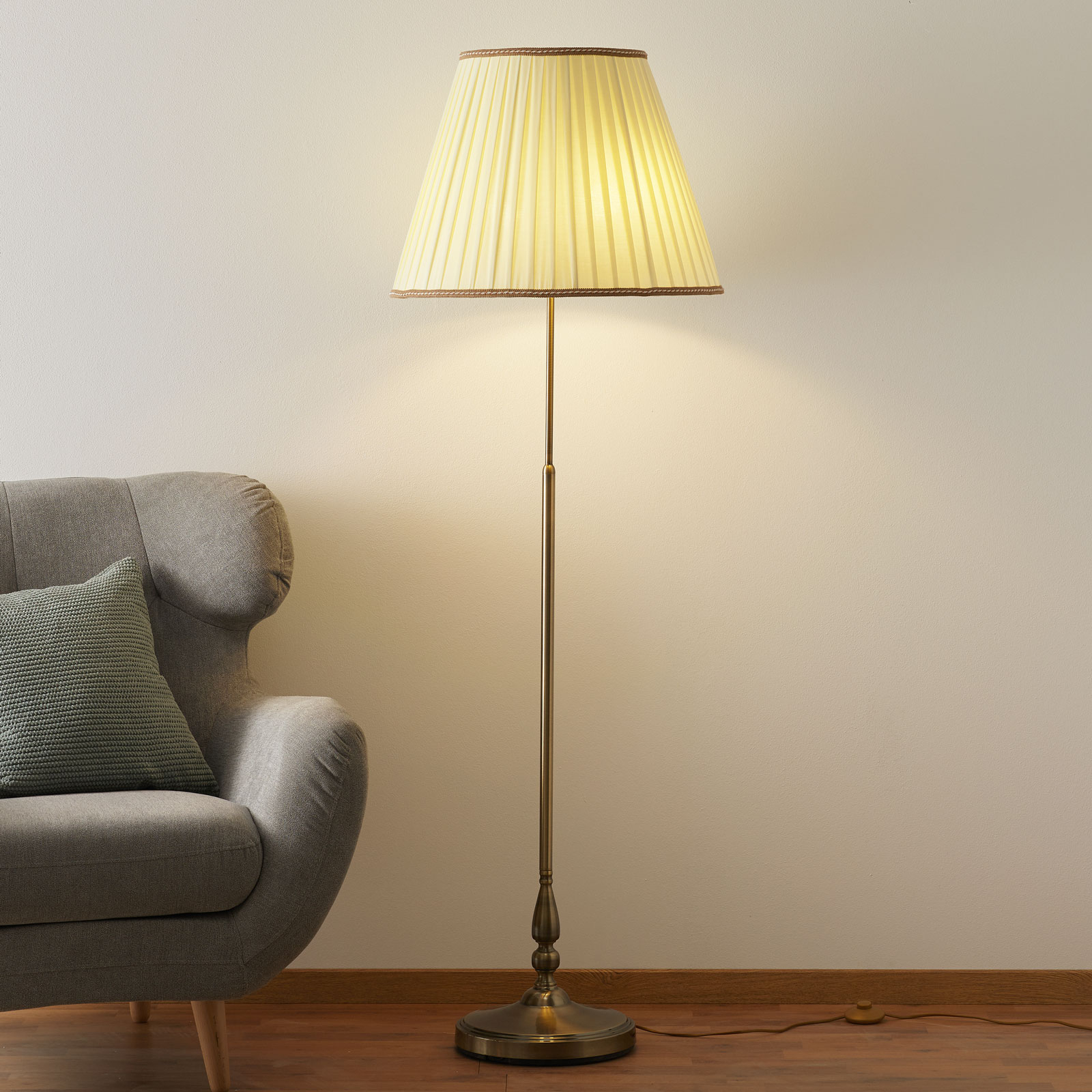 Elegant golvlampa ROSELLA med plisserad skärm