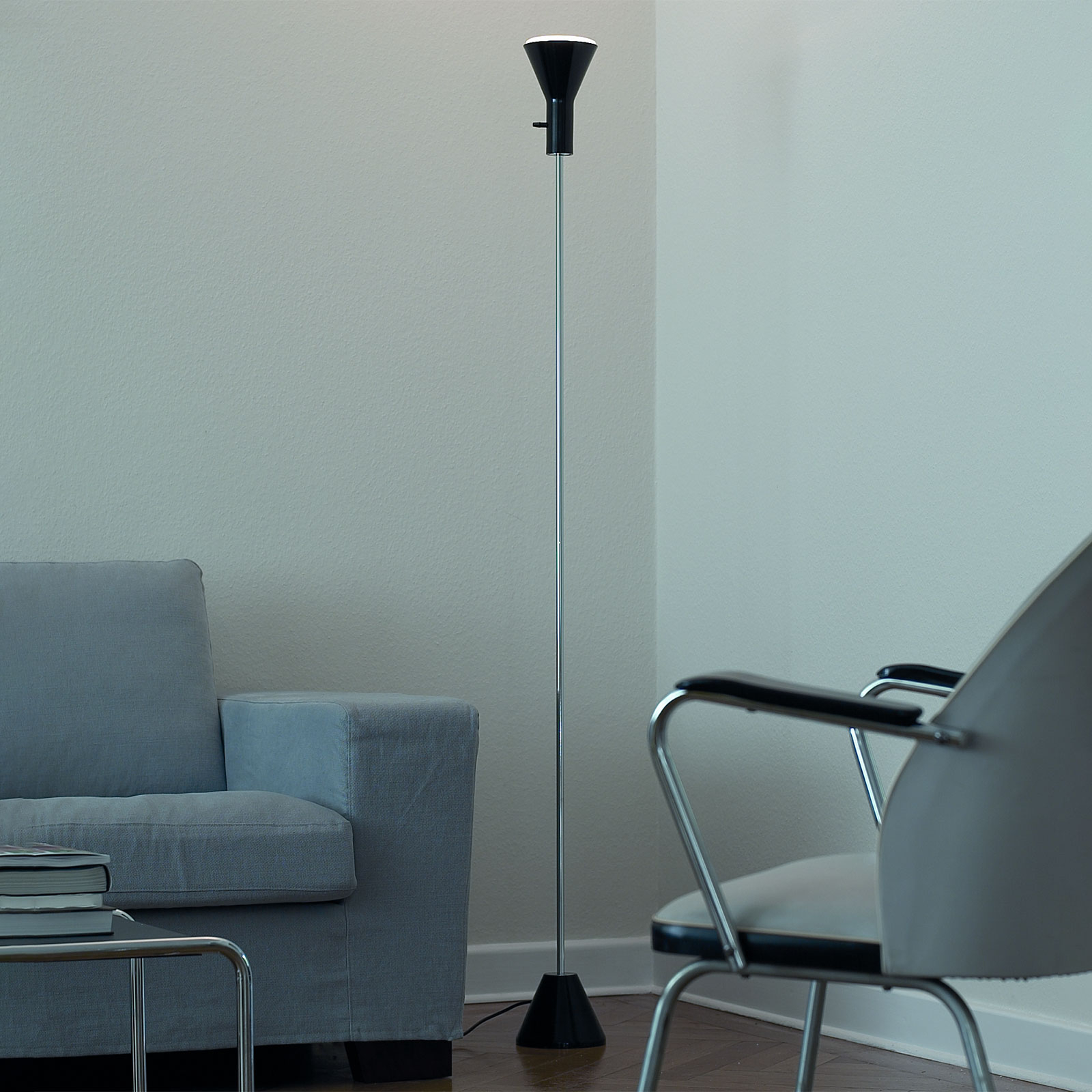 Smala LED-golvlampan Gru med dimmer