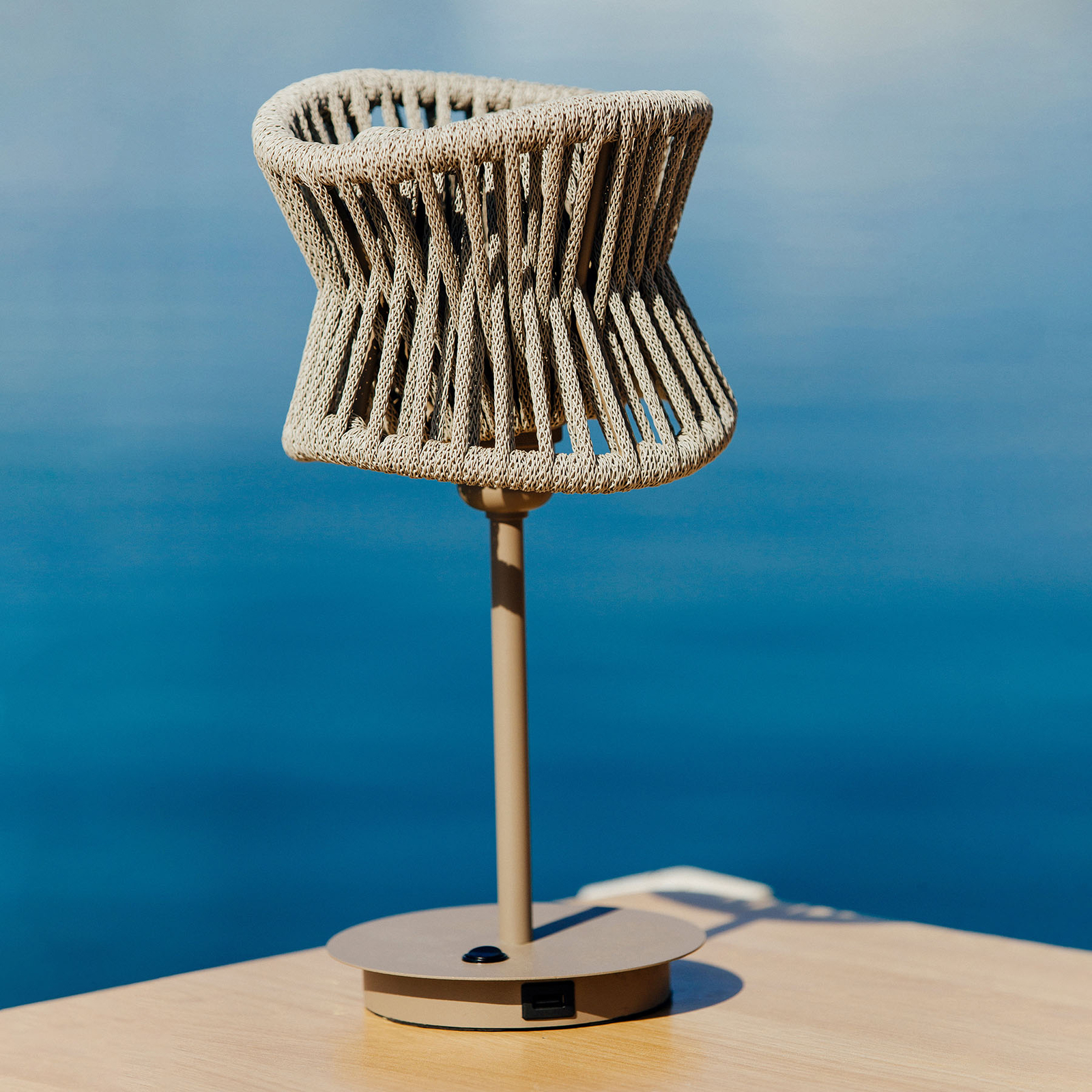Utomhusbordslampa Polinesia med USB-anslutning