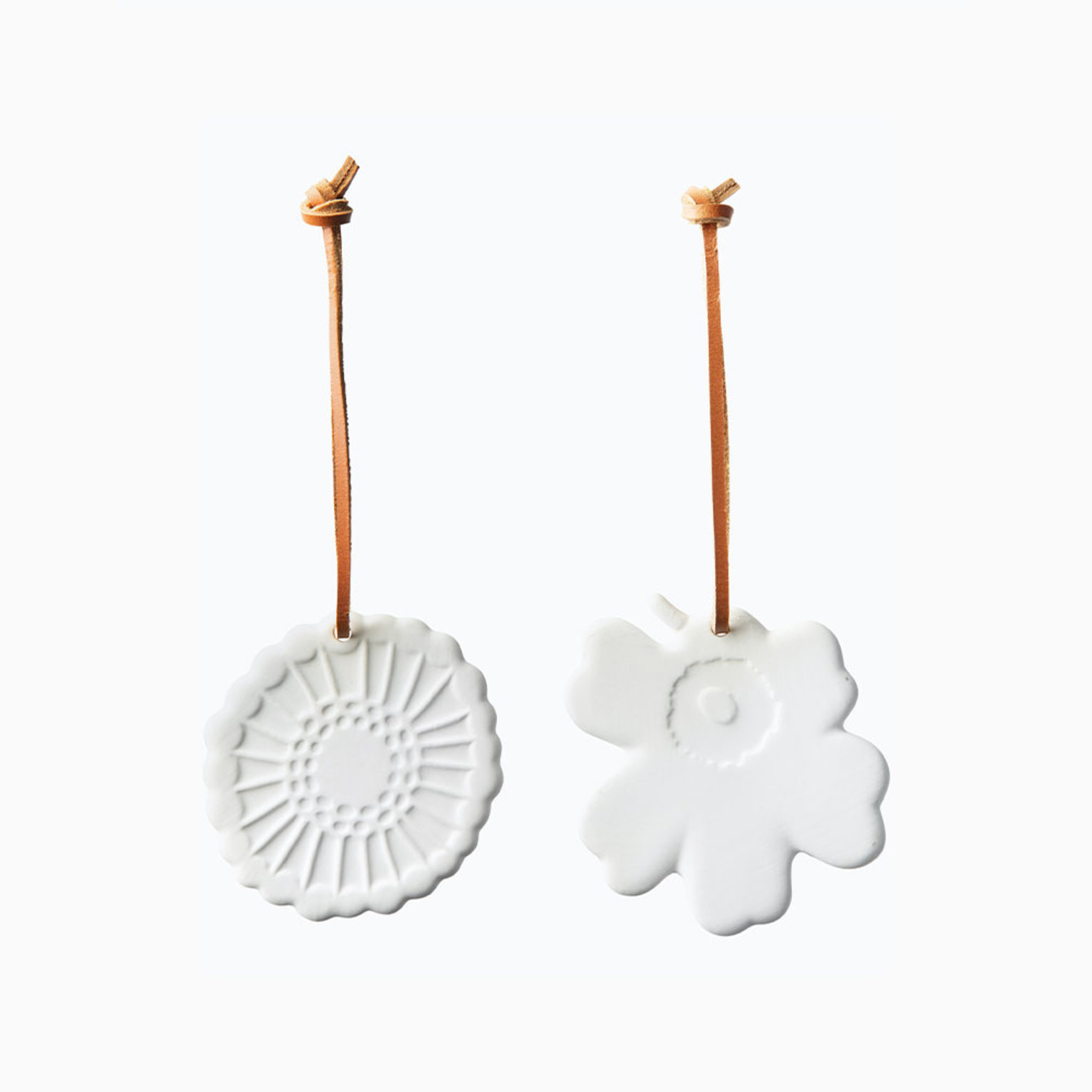 HOLIDAY ORNAMENTS 2 PCS