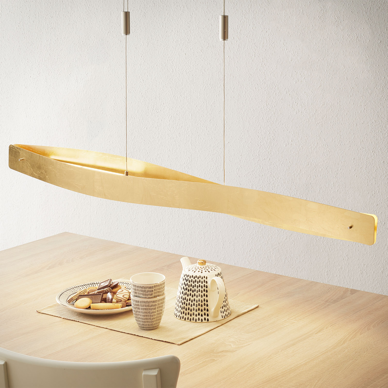 Krökta LED-hängljuset Lian i guld-look