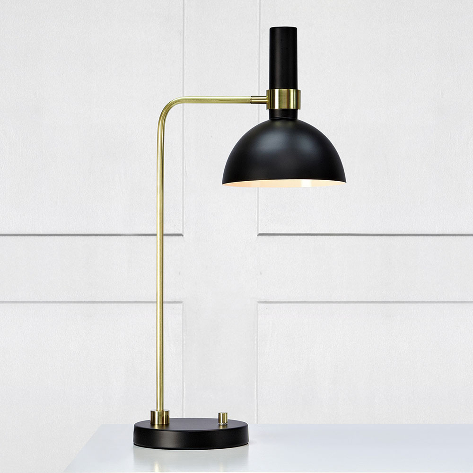 Dimbar bordslampa Larry, svart-mässing