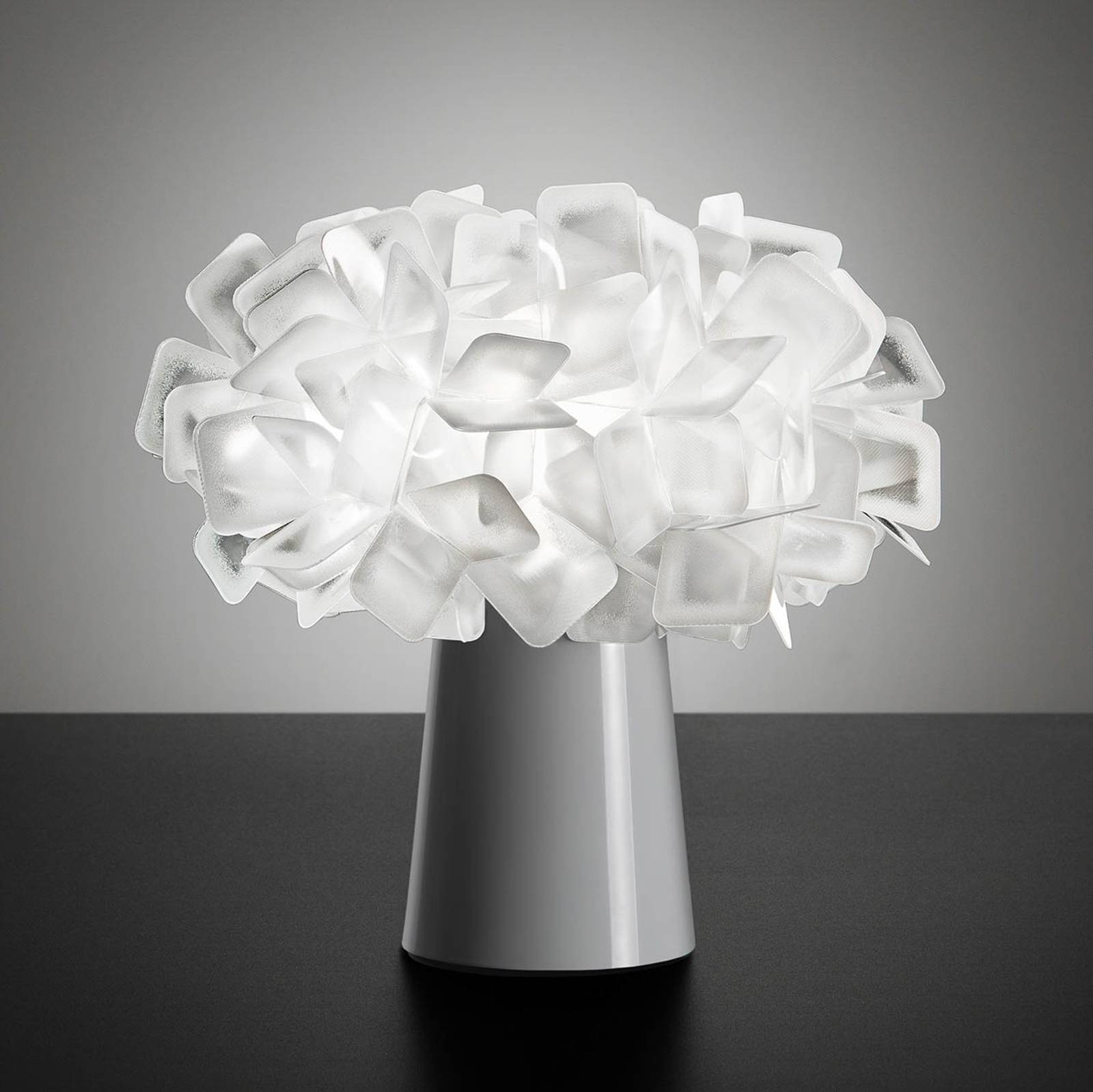 Drömlikt vacker bordslampa Clizia, opal