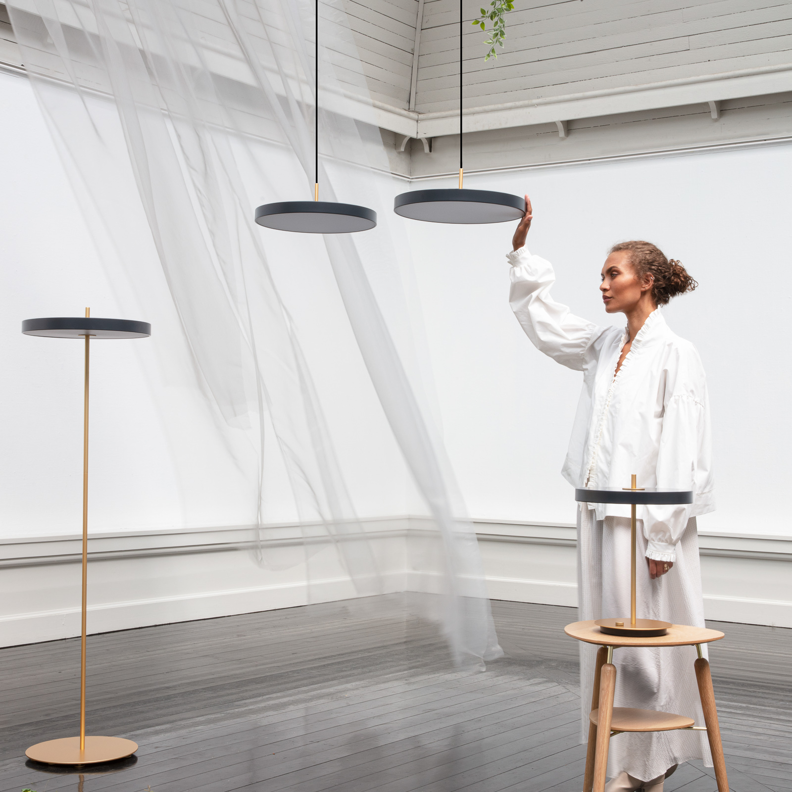 UMAGE Asteria floor LED-golvlampa svart