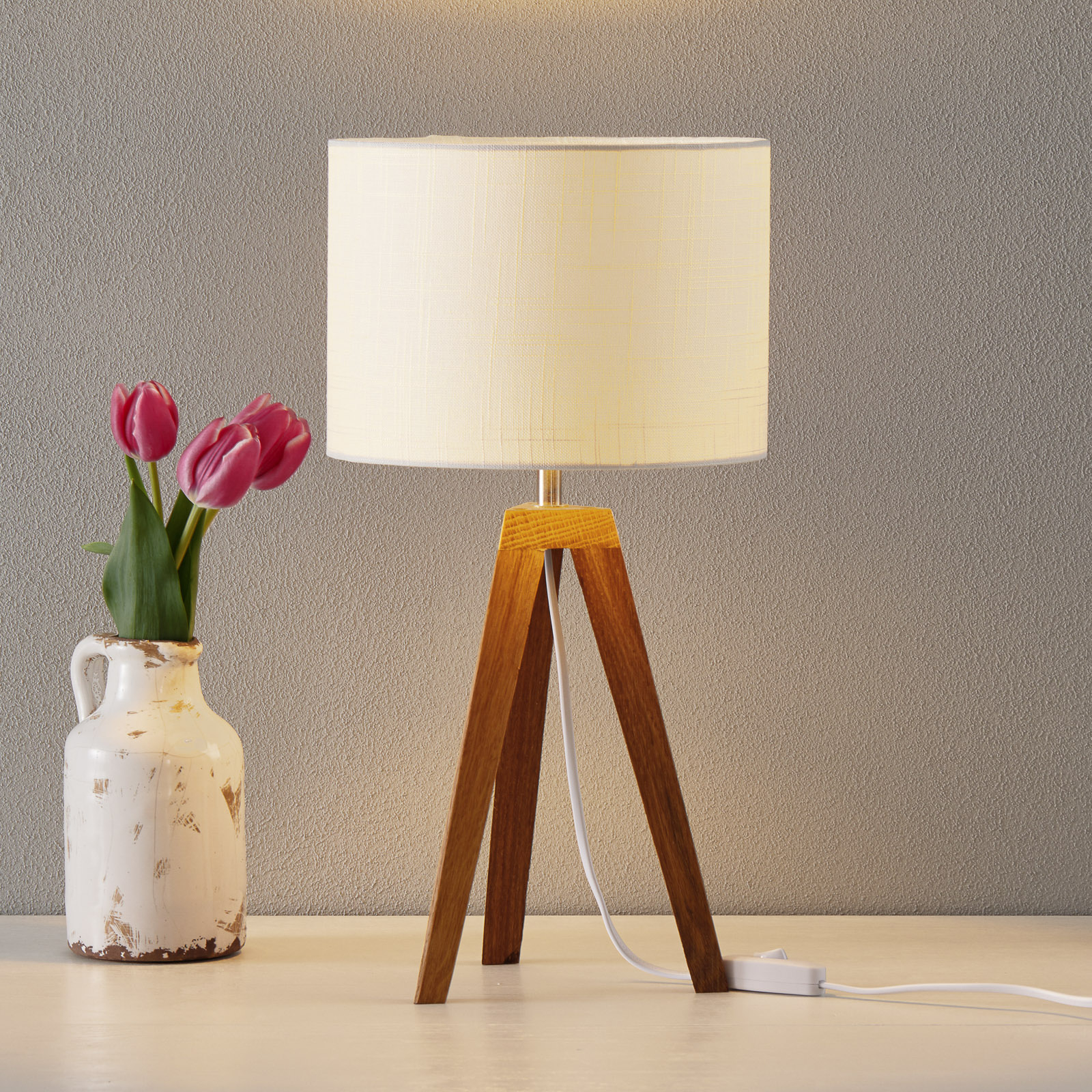Stilren bordslampa Kullen
