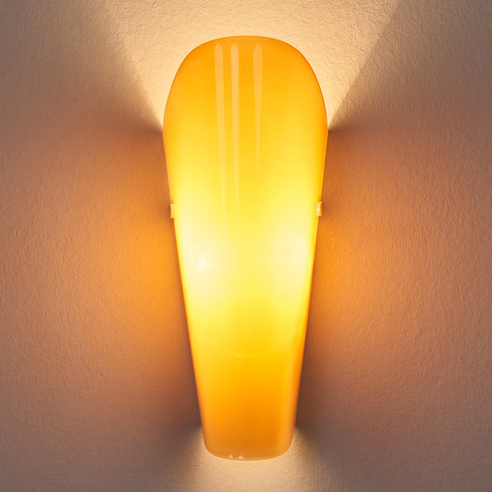 Bärnstensfärgad vägglampa Bloom, finns i 8 färger