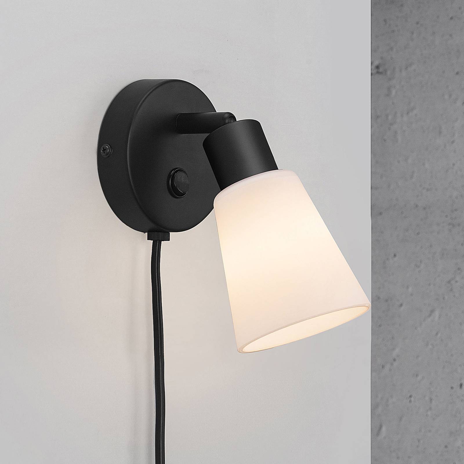 Vägglampa Cole av glas och metall, 1 lampa