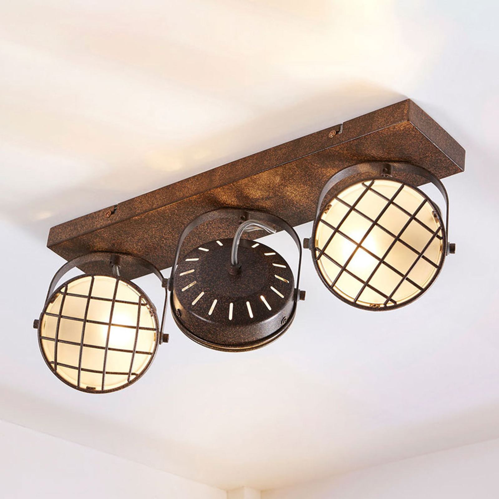 LED-taklampa Tamin med tre ljuskällor, rostbrun