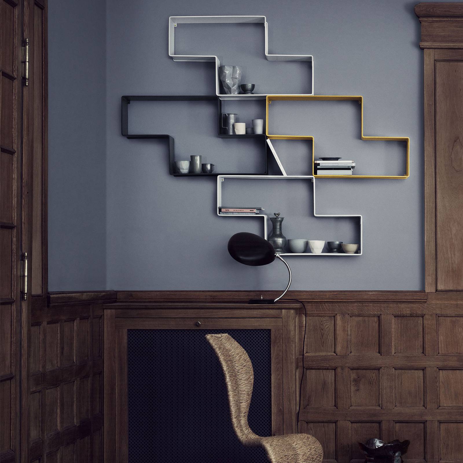 GUBI Cobra design-bordslampa svart