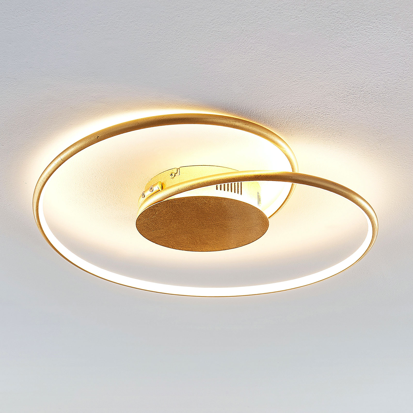 Lindby Joline LED-taklampa, guld, 45 cm