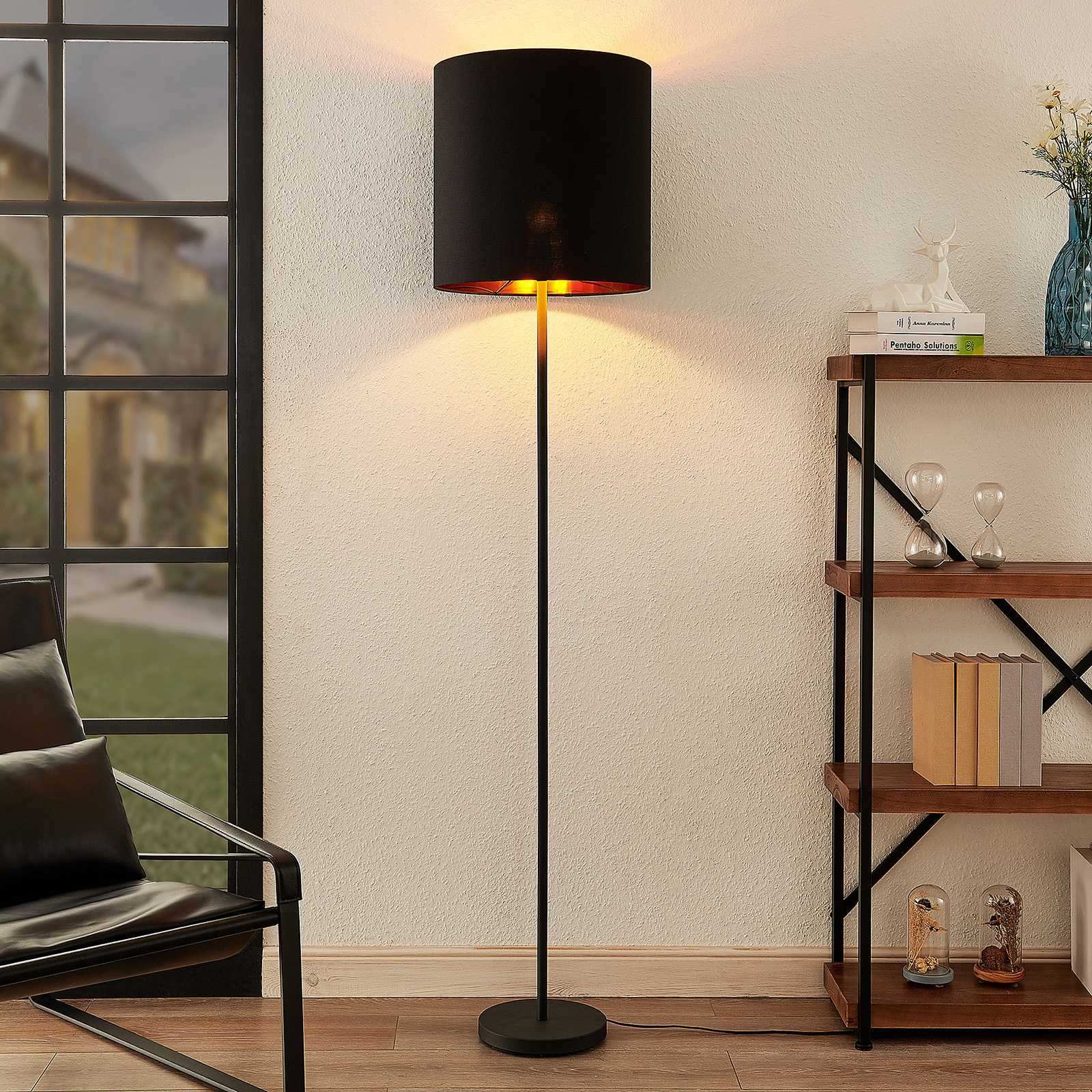 Lindby Nymar golvlampa, tyg, svart och guld