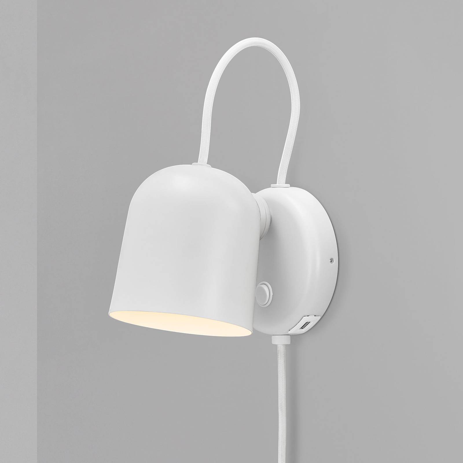 Vägglampa Angle, med vippströmbrytare, vit