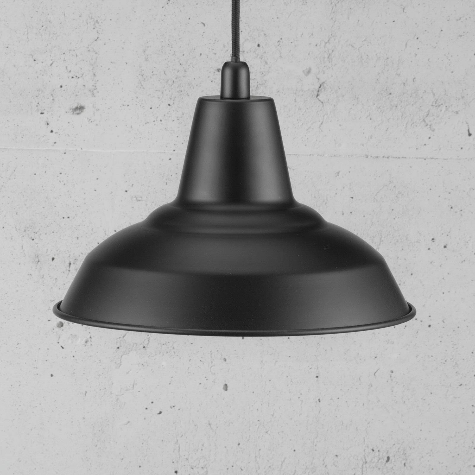 Svart metallpendellampa Lyne