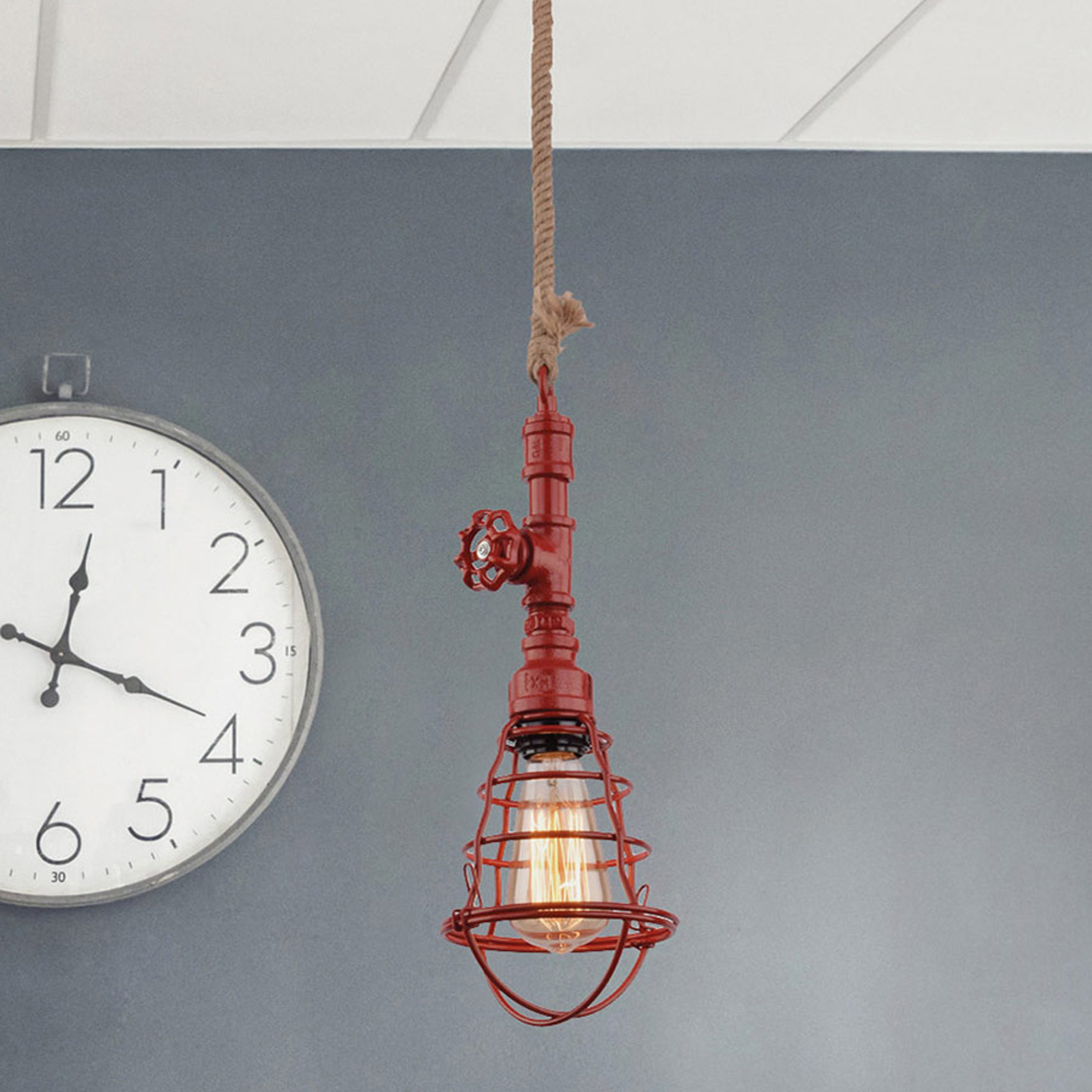 Pendellampa i industridesign, röd