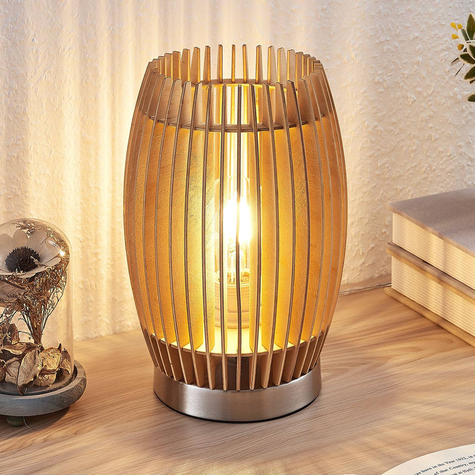 Bordslampa Jemile med lampskärm av björkstavar