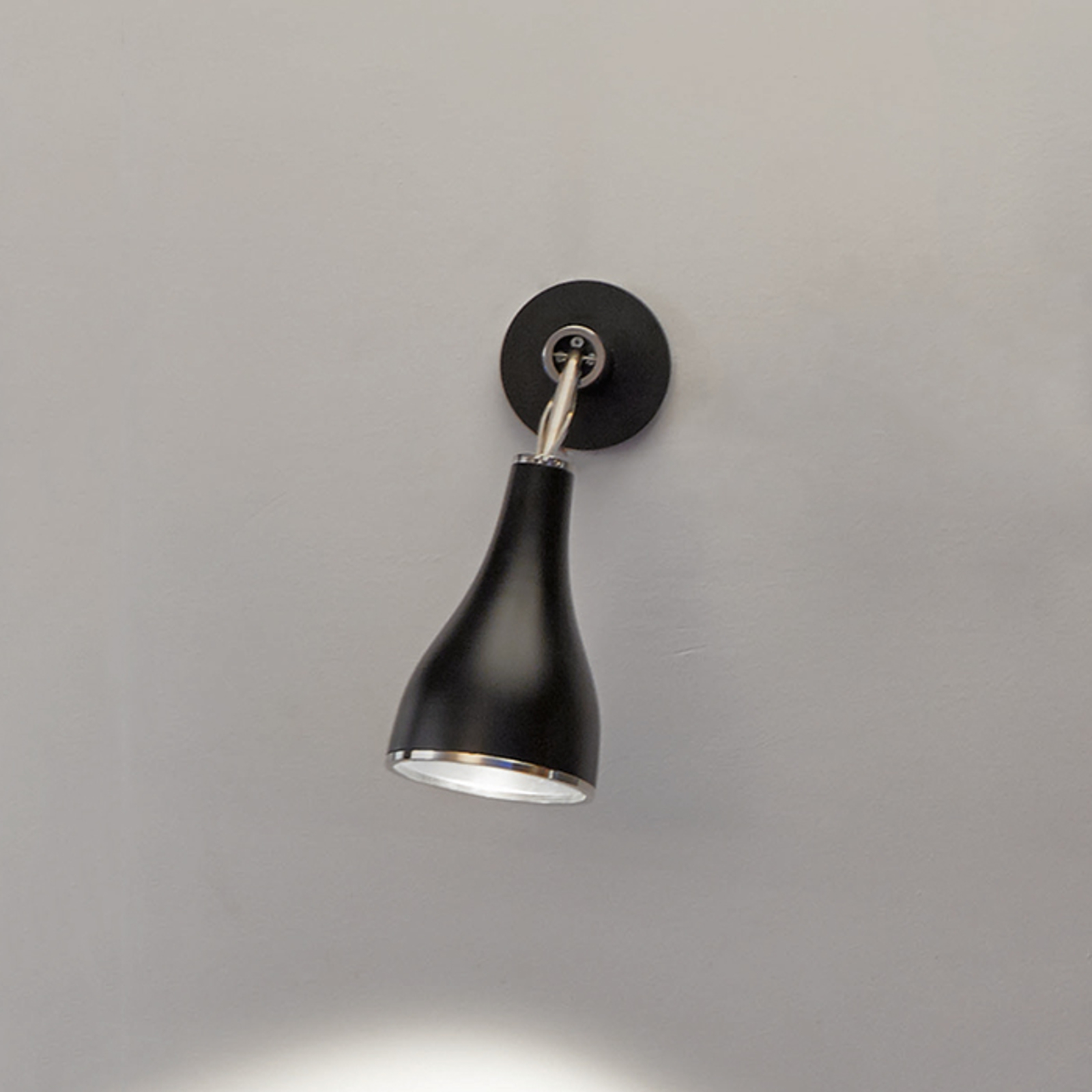 Svängbar aluminium-väggspot One Eighty
