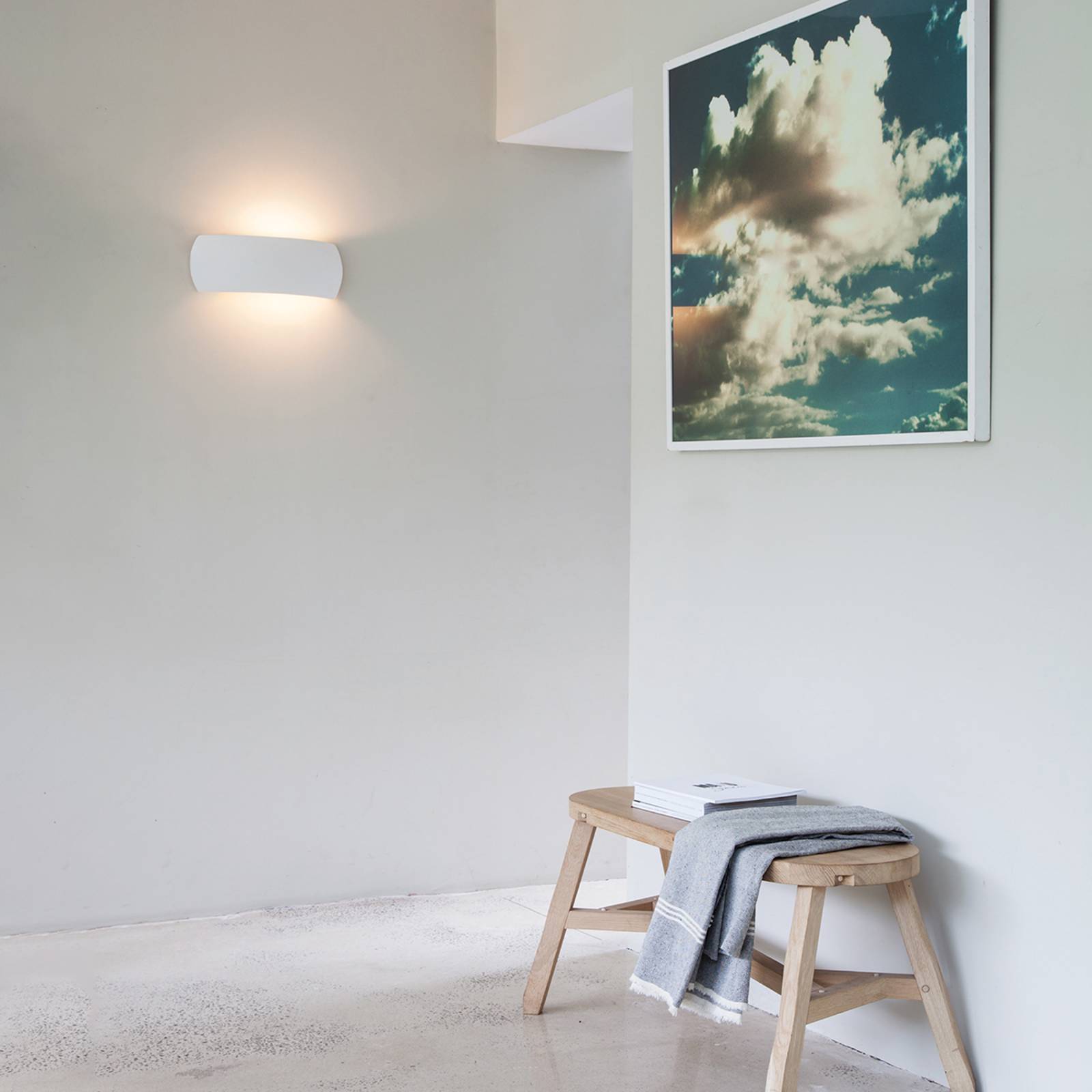 Rund vägglampa Milo i gips, lackerbar