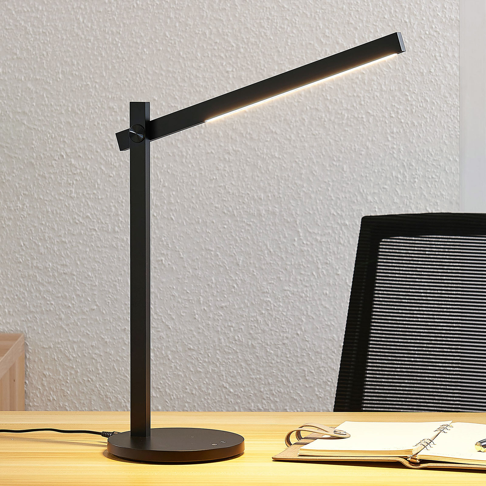 LED-skrivbordslampa Loretta, rätlinjig, svart