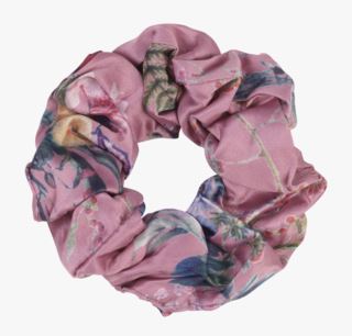 Una hårsnodd rosa