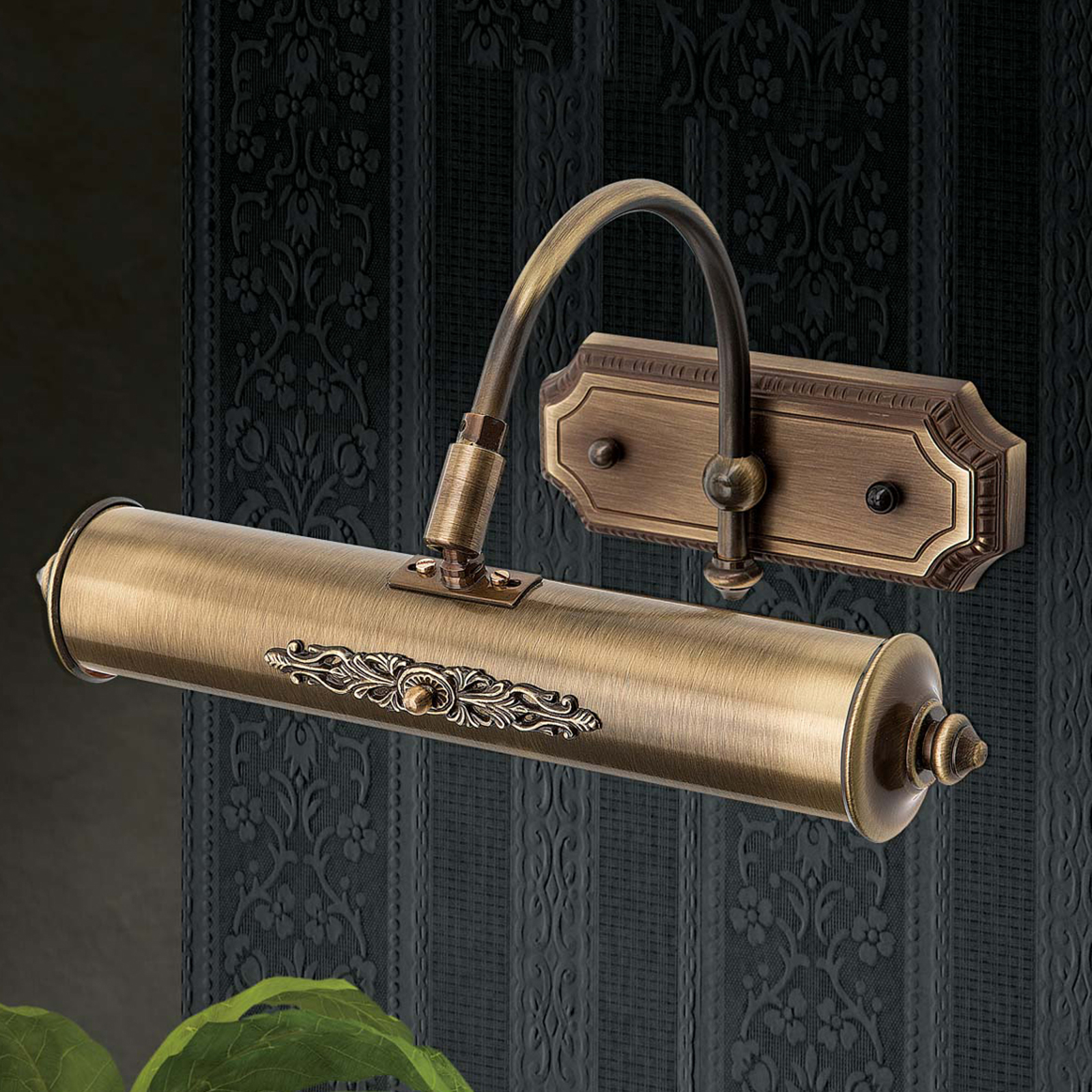Klassisk bildlampa Gustav i gammalmässing 30 cm